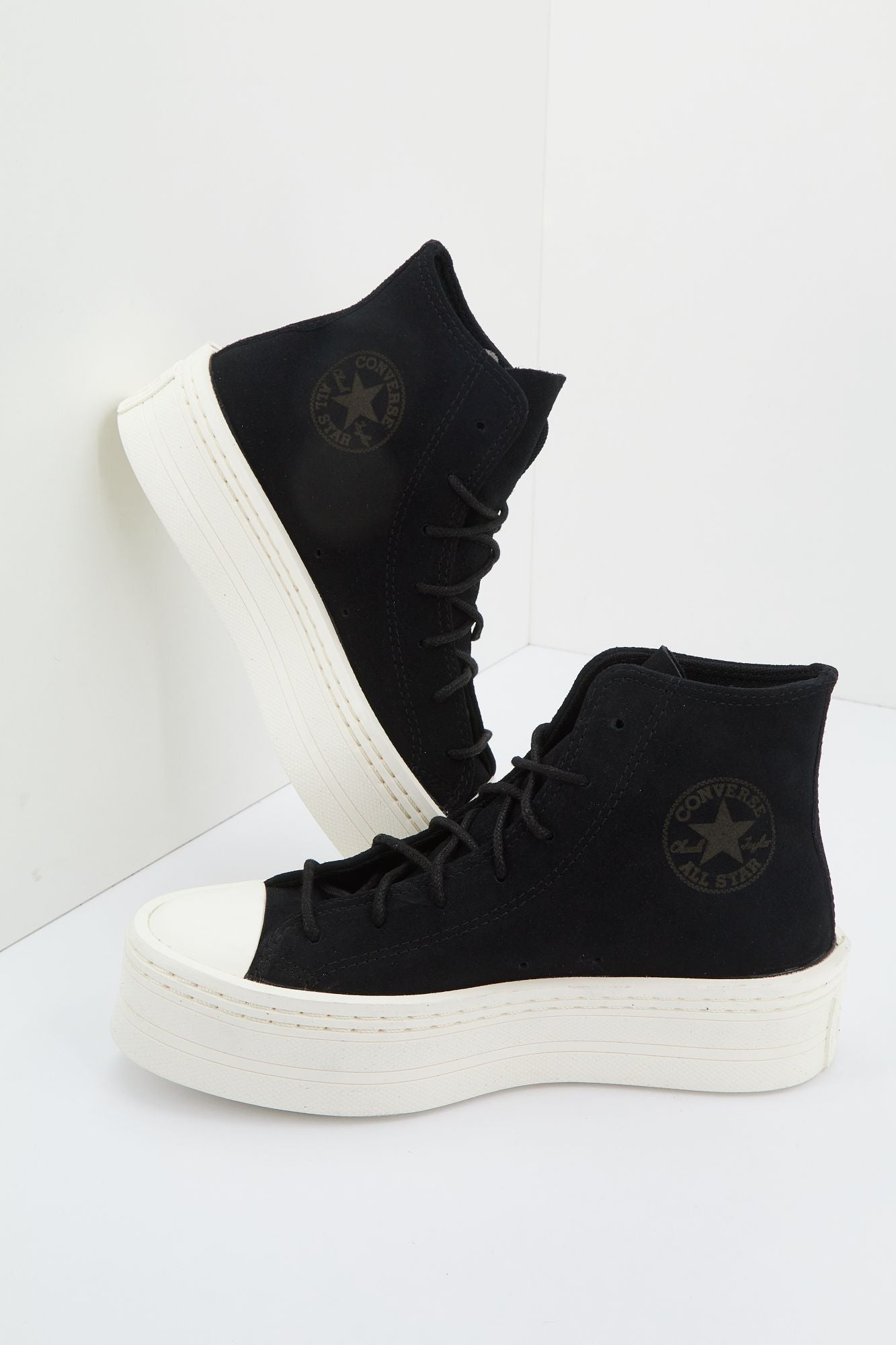 CONVERSE CHUCK TAYLOR ALL STAR MODERN LIFT PLATFORM MONO SUEDE en color NEGRO (1)
