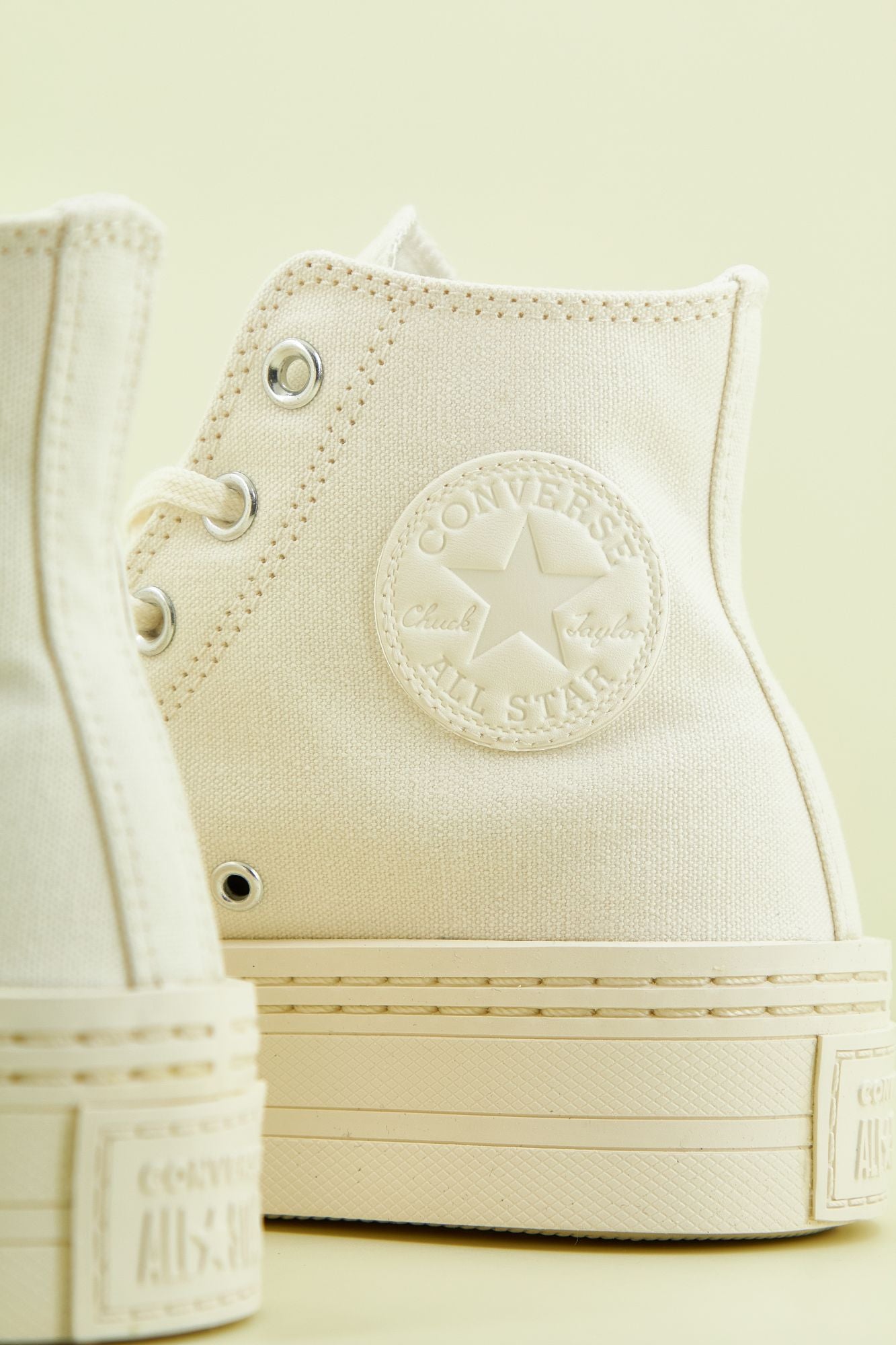 CONVERSE CHUCK TAYLOR ALL STAR MODERN LIFT PLATFORM CANVAS en color BLANCO (3)