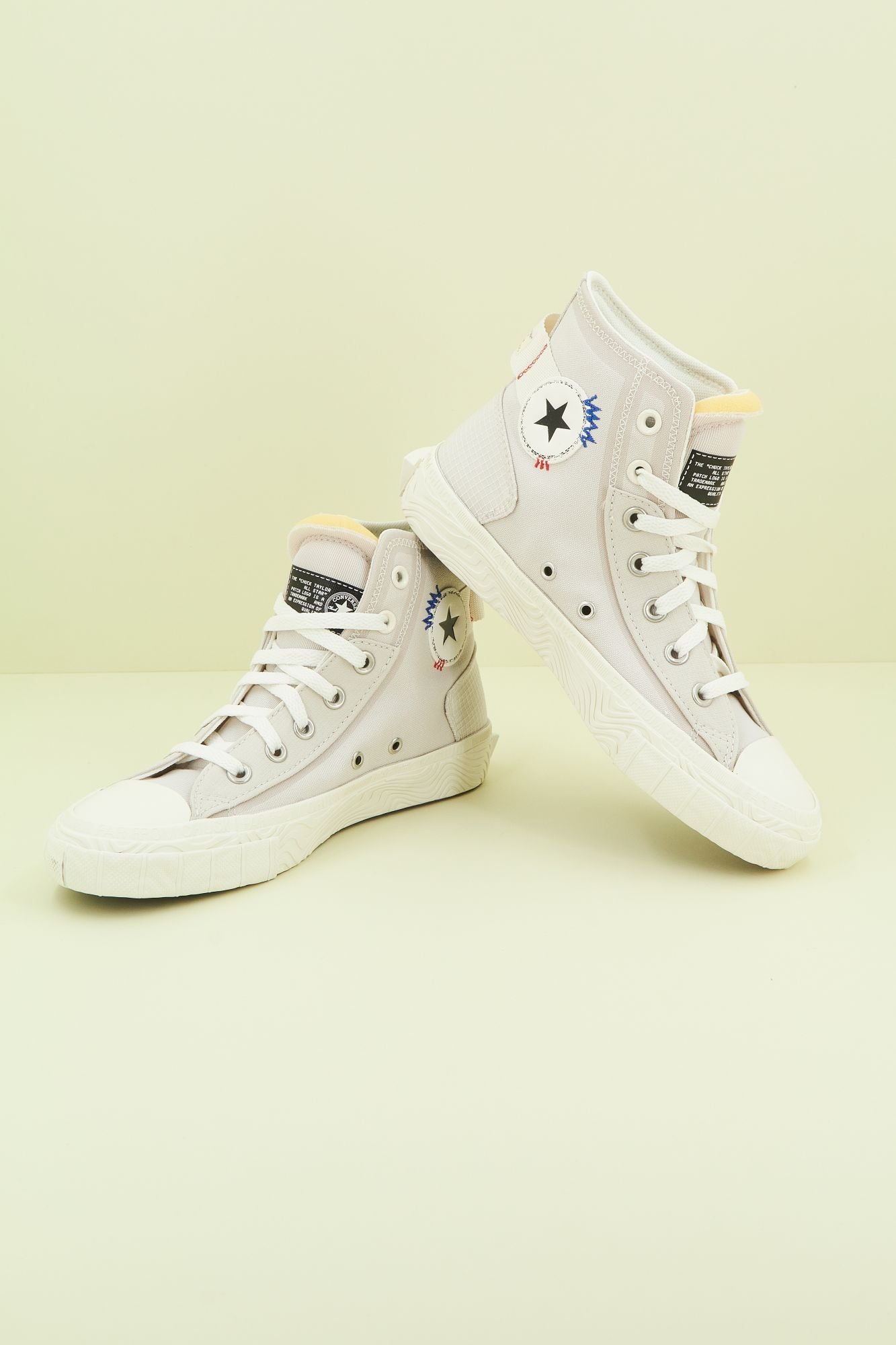 CONVERSE CHUCK TAYLOR ALL STAR en color GRIS (1)