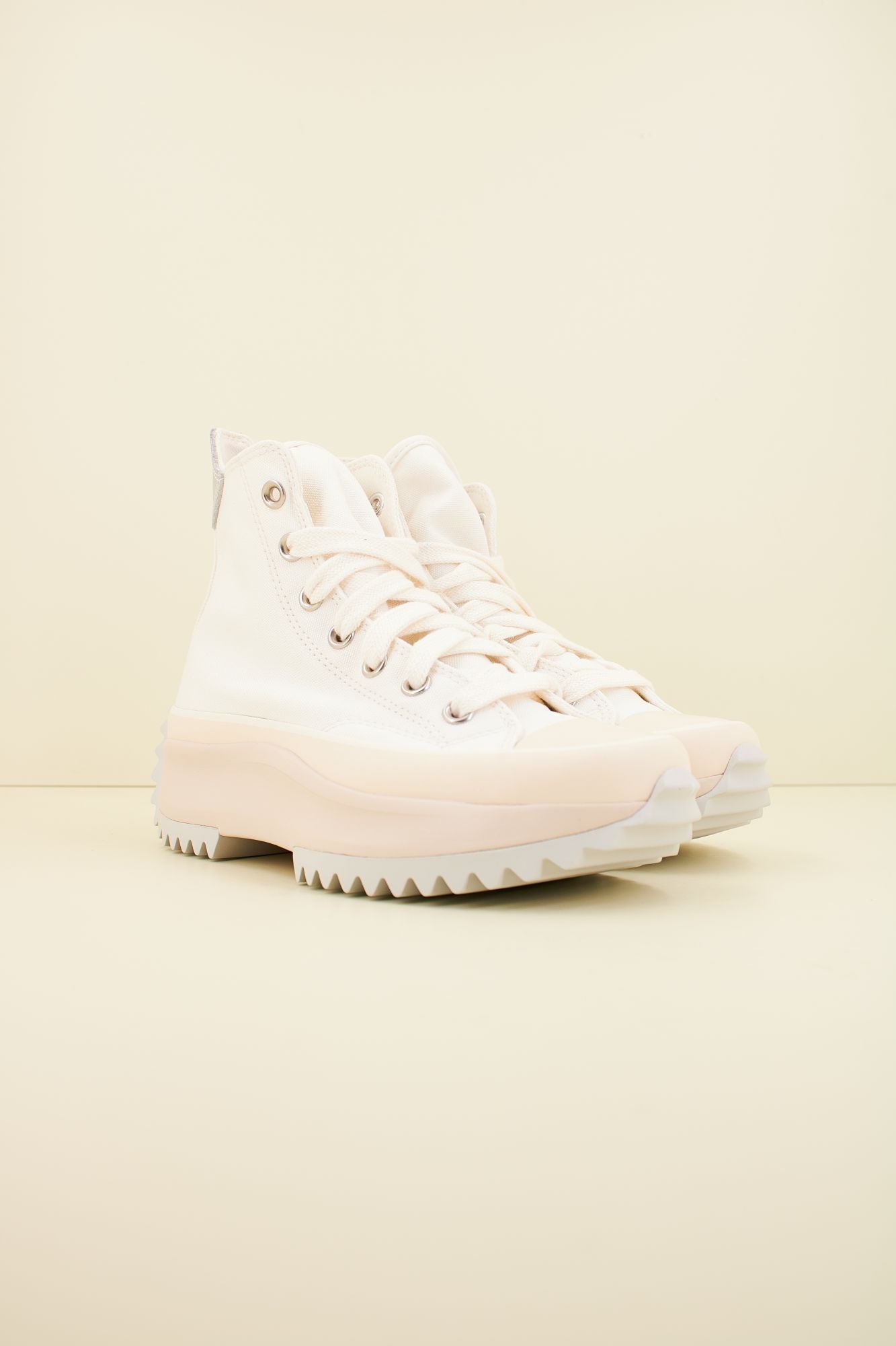 CONVERSE RUN STAR HIKE PLATFORM METALLIC en color BLANCO (2)