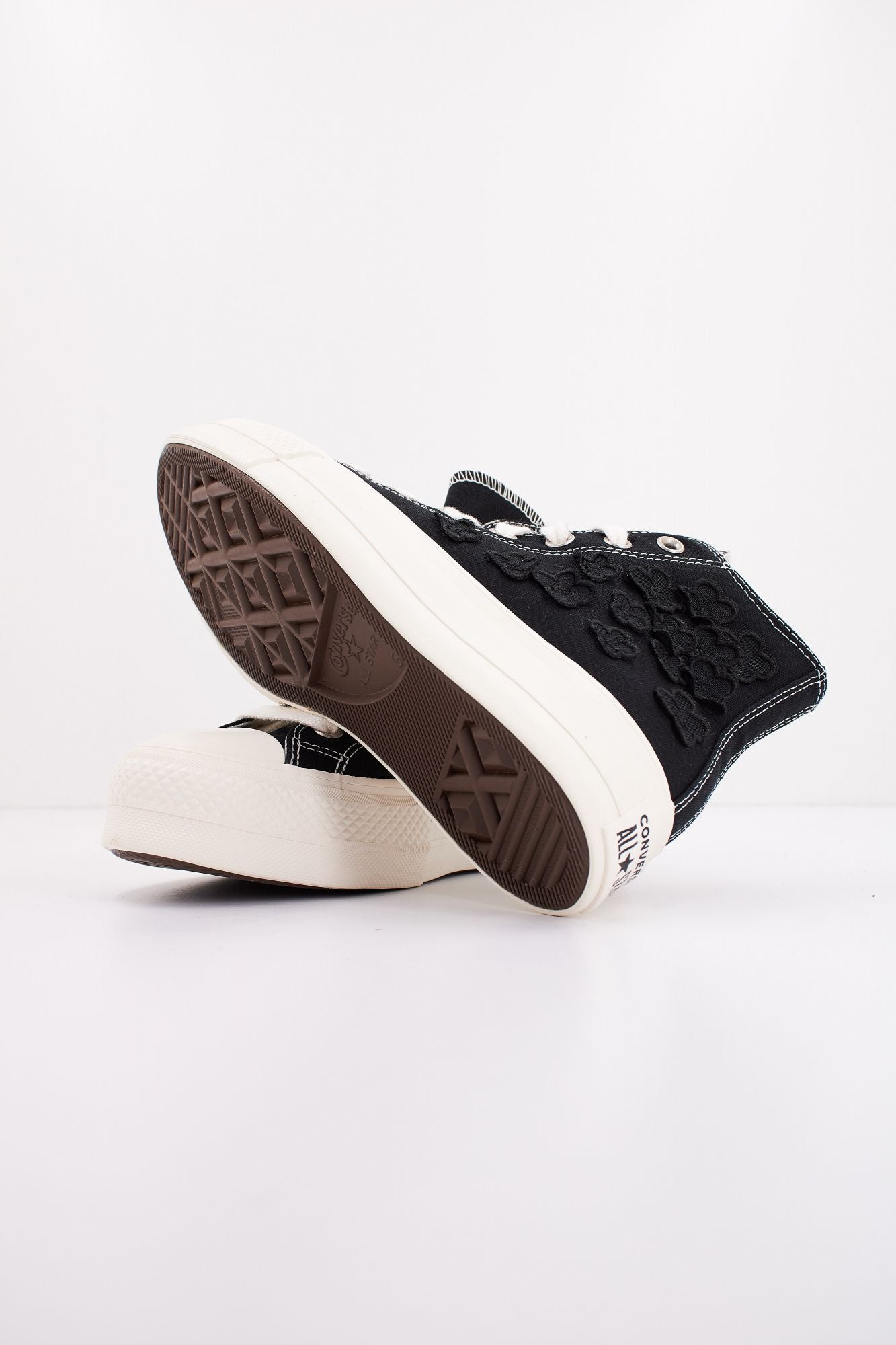 CONVERSE CHUCK TAYLOR ALL STAR LIFT 3D FLOWERS en color NEGRO (4)