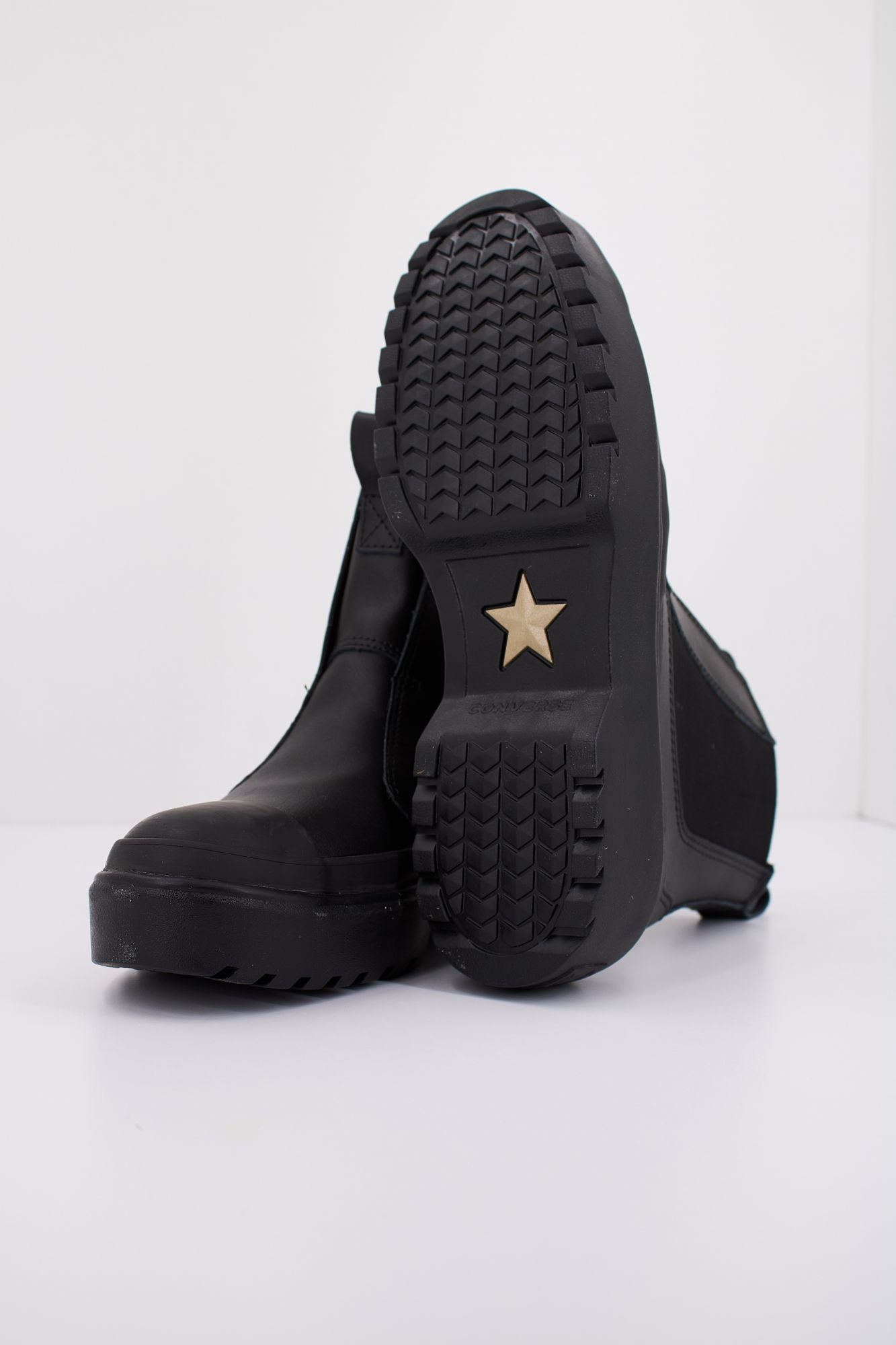 CONVERSE CHUCK TAYLOR ALL STAR LUGGED HI en color NEGRO (5)