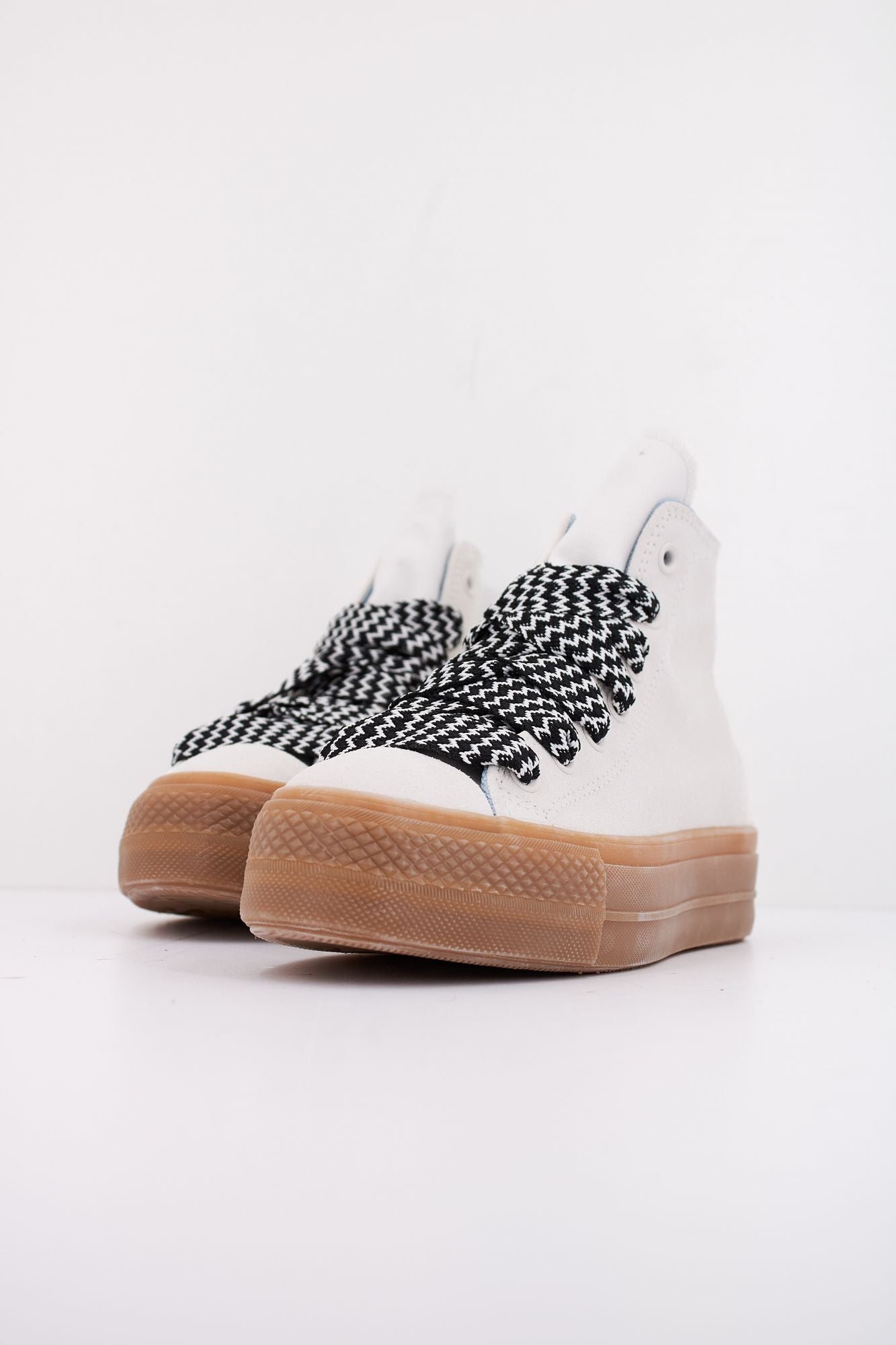 CONVERSE CHUCK TAYLOR ALL STAR LIFT en color BLANCO (2)