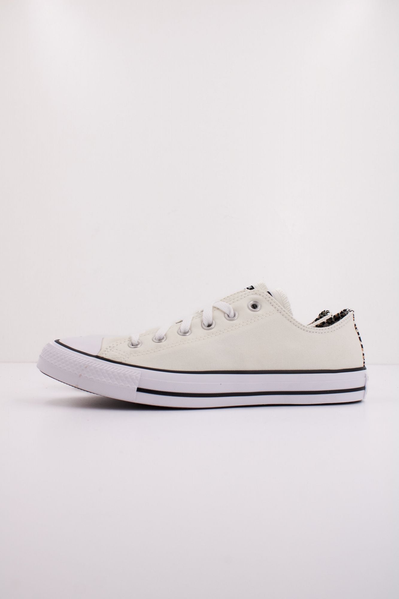 CONVERSE CHUCK TAYLOR ALL STAR en color BLANCO (1)