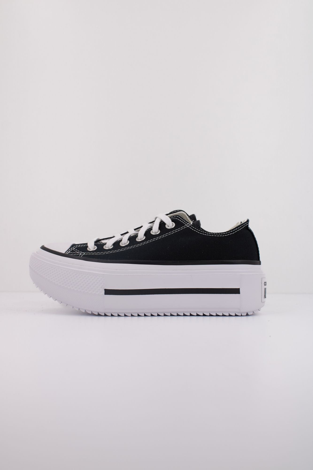 CONVERSE CHUCK TAYLOR ALL STAR LIFT DOUBLE STACK OX en color NEGRO (1)