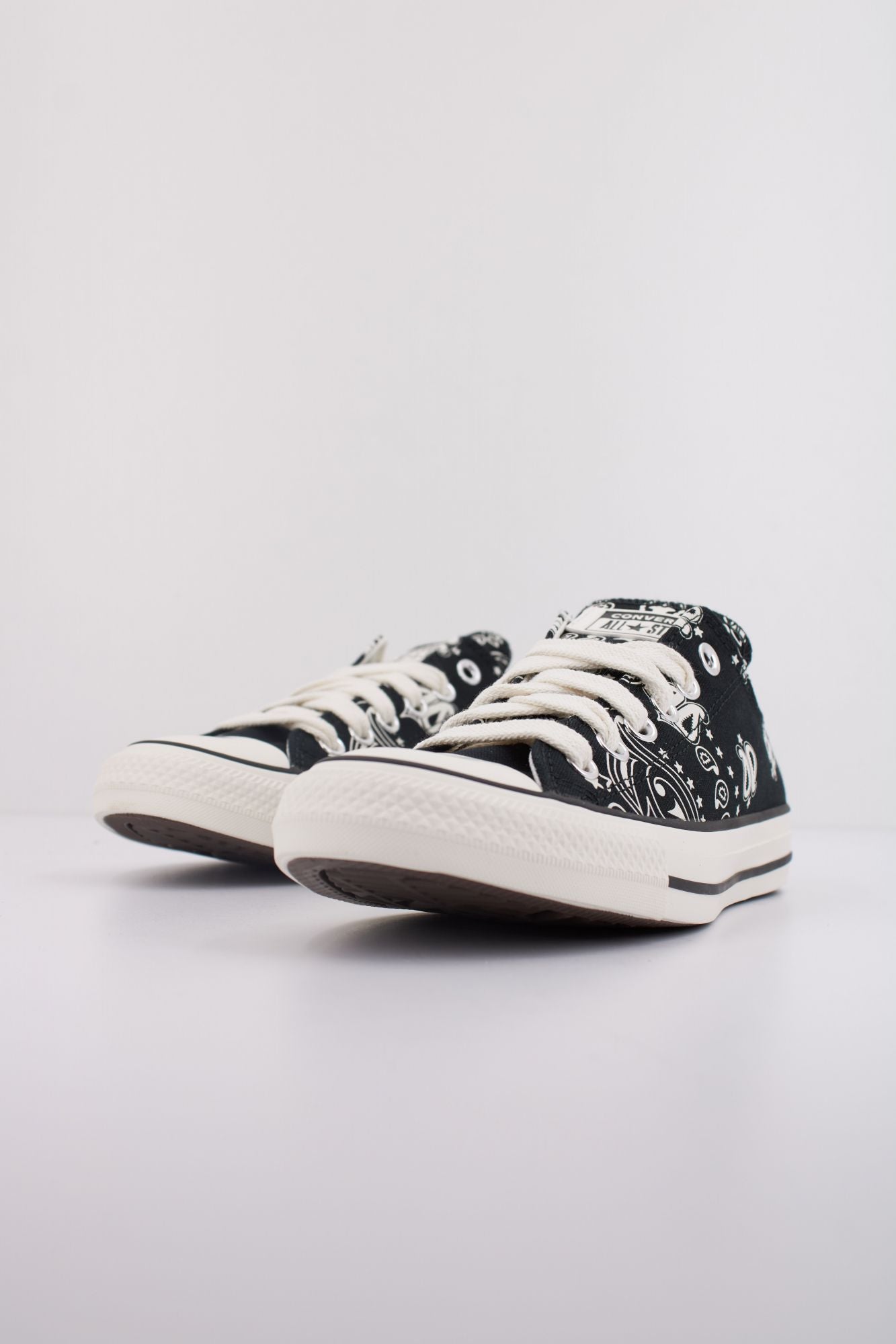 CONVERSE CHUCK TAYLOR ALL STAR PAISLEY en color NEGRO (2)