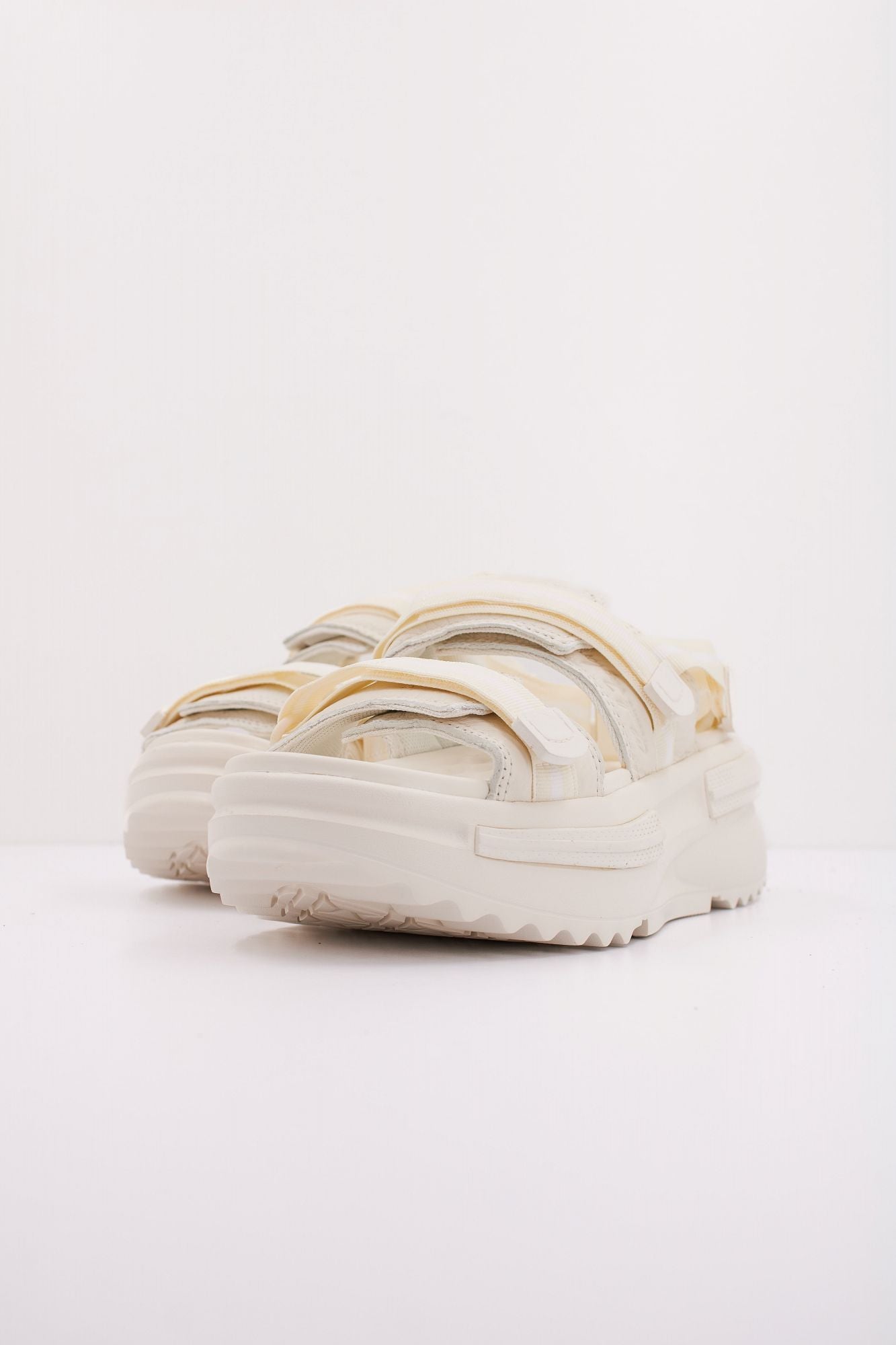 CONVERSE RUN STAR UTILITY SANDAL CX en color AMARILLO (2)