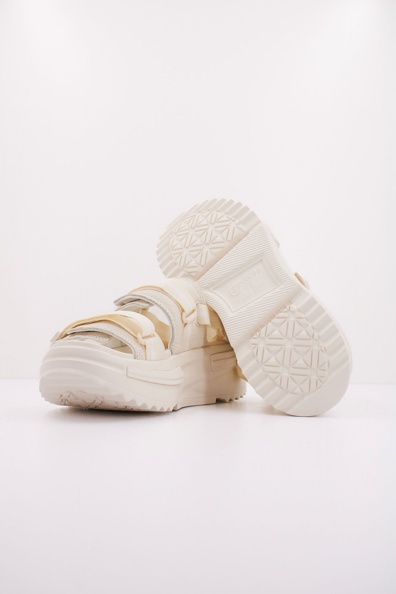 CONVERSE RUN STAR UTILITY SANDAL CX en color AMARILLO (5)