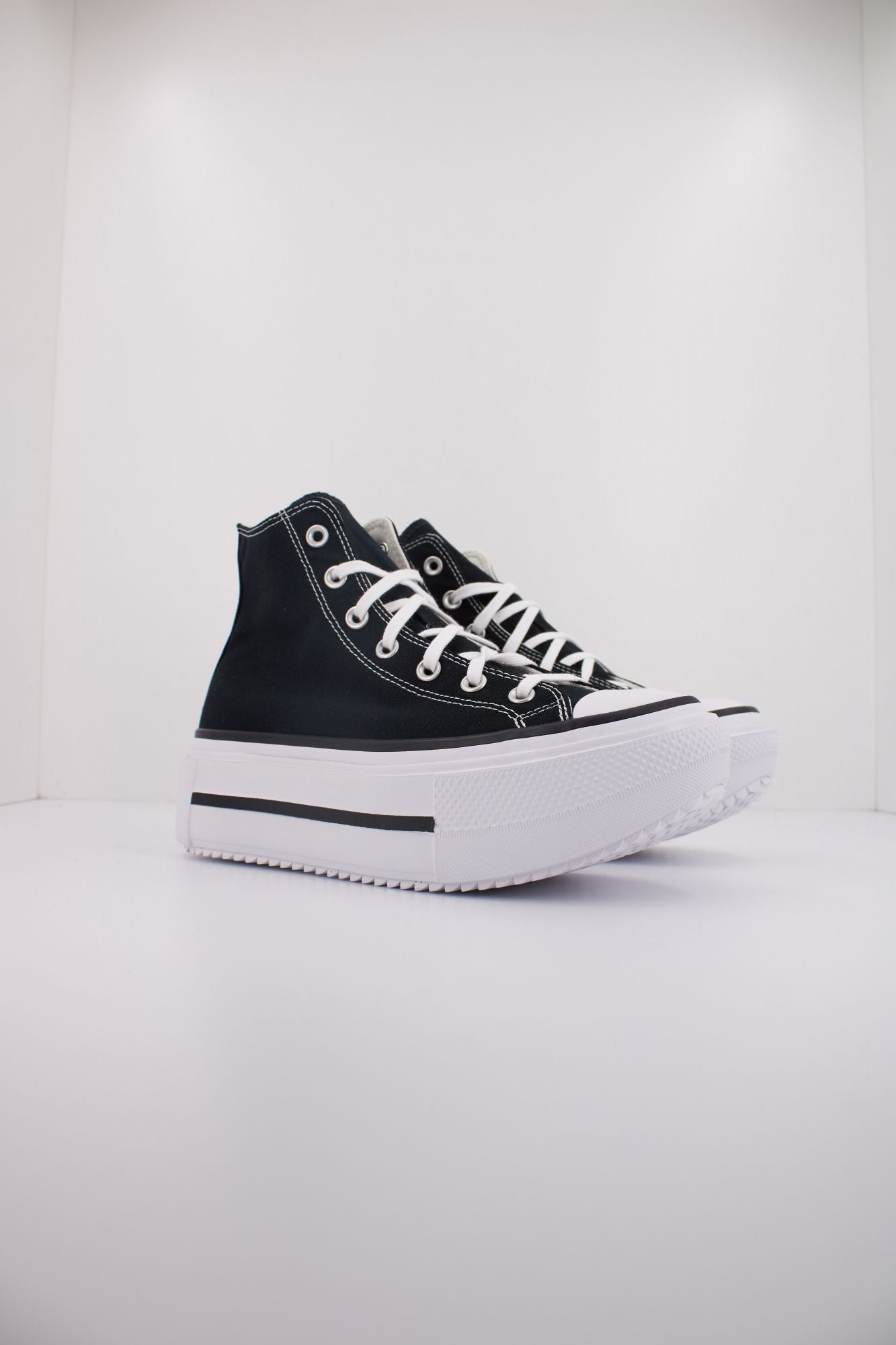 CONVERSE CHUCK TAYLOR ALL STAR LIFT DOUBLE STARCK en color NEGRO (2)