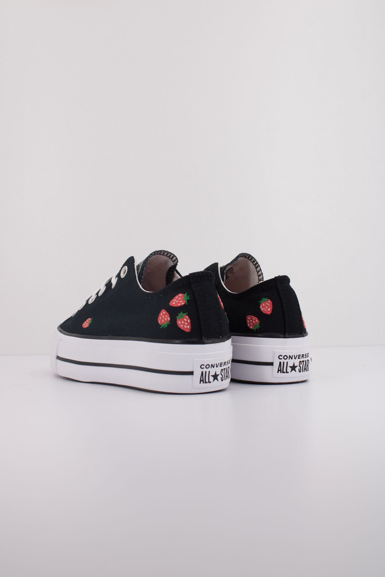 CONVERSE CHUCK TAYLOR ALL STAR LIFT OX en color NEGRO (4)