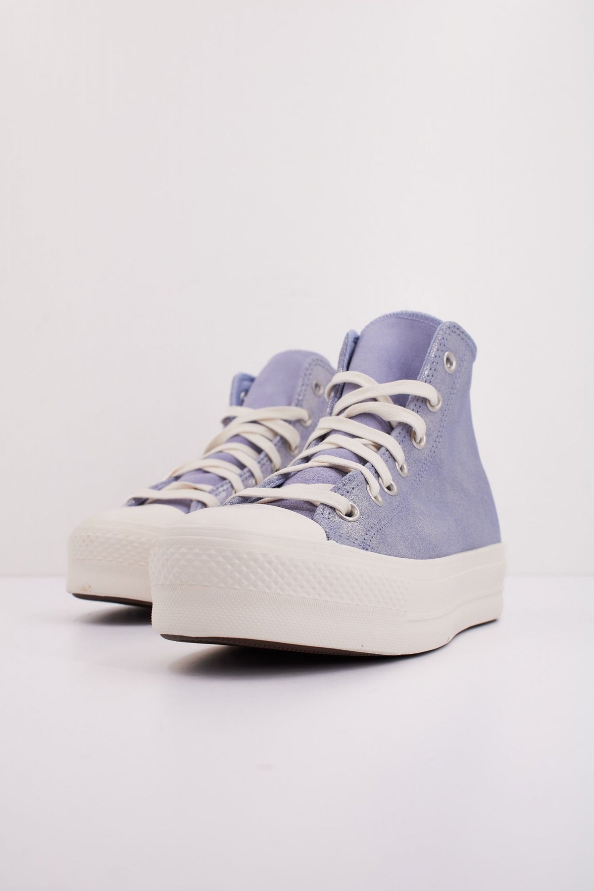 CONVERSE CHUCK TAYLOR ALL STAR LIFT SUEDE SHIMMER A11549C en color VIOLETA (2)
