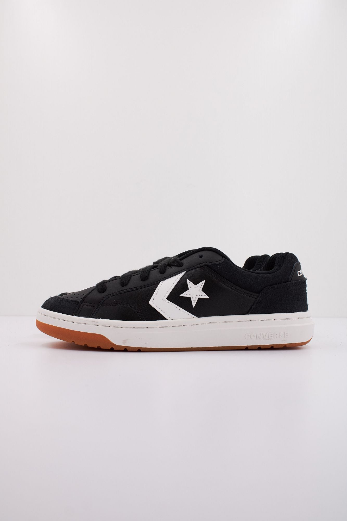 CONVERSE Pro Blaze V2 Ox en color NEGRO (1)