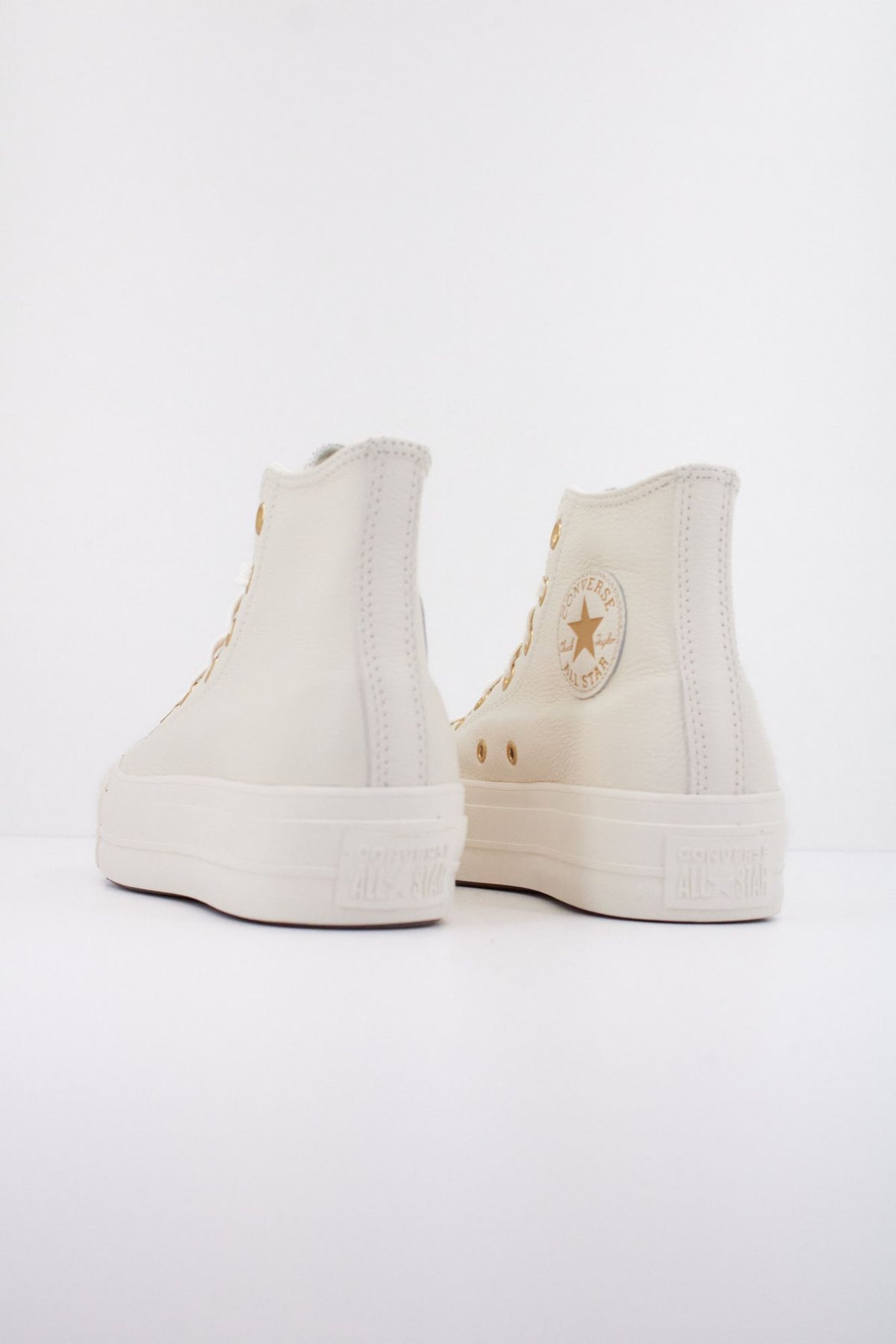 CONVERSE CHUCK TAYLOR ALL STAR LIFT LEATHER A12764C en color BLANCO (4)