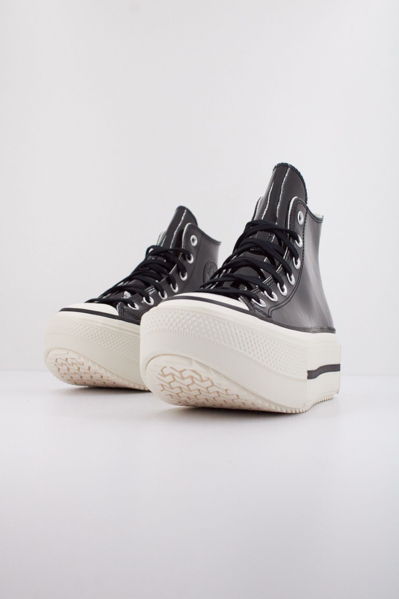 CONVERSE CHUCK TAYLOR ALL STAR LIFT DOUBLE STACK PLATFORM PATENT LEATHER en color NEGRO (2)