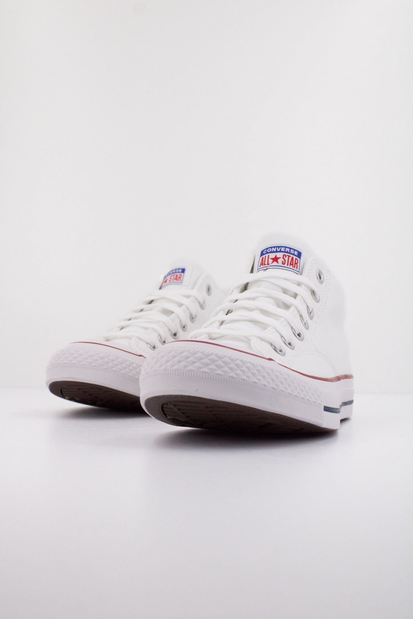 CONVERSE CHUCK TAYLOR ALL STAR MALDE en color BLANCO (2)