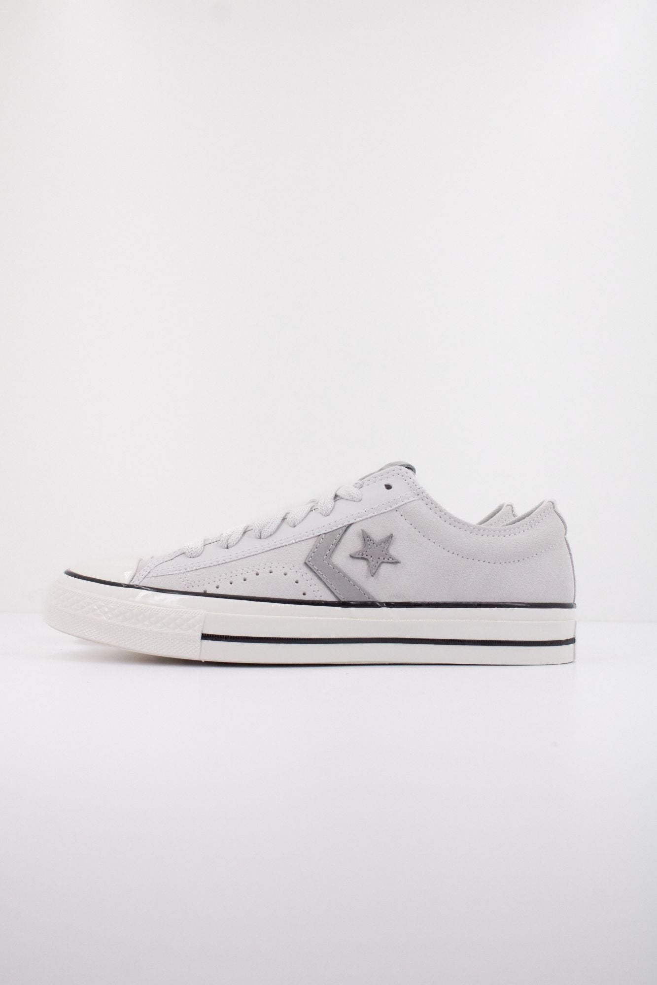 CONVERSE STAR PLAYER 76 SUEDE REMIX en color GRIS (1)