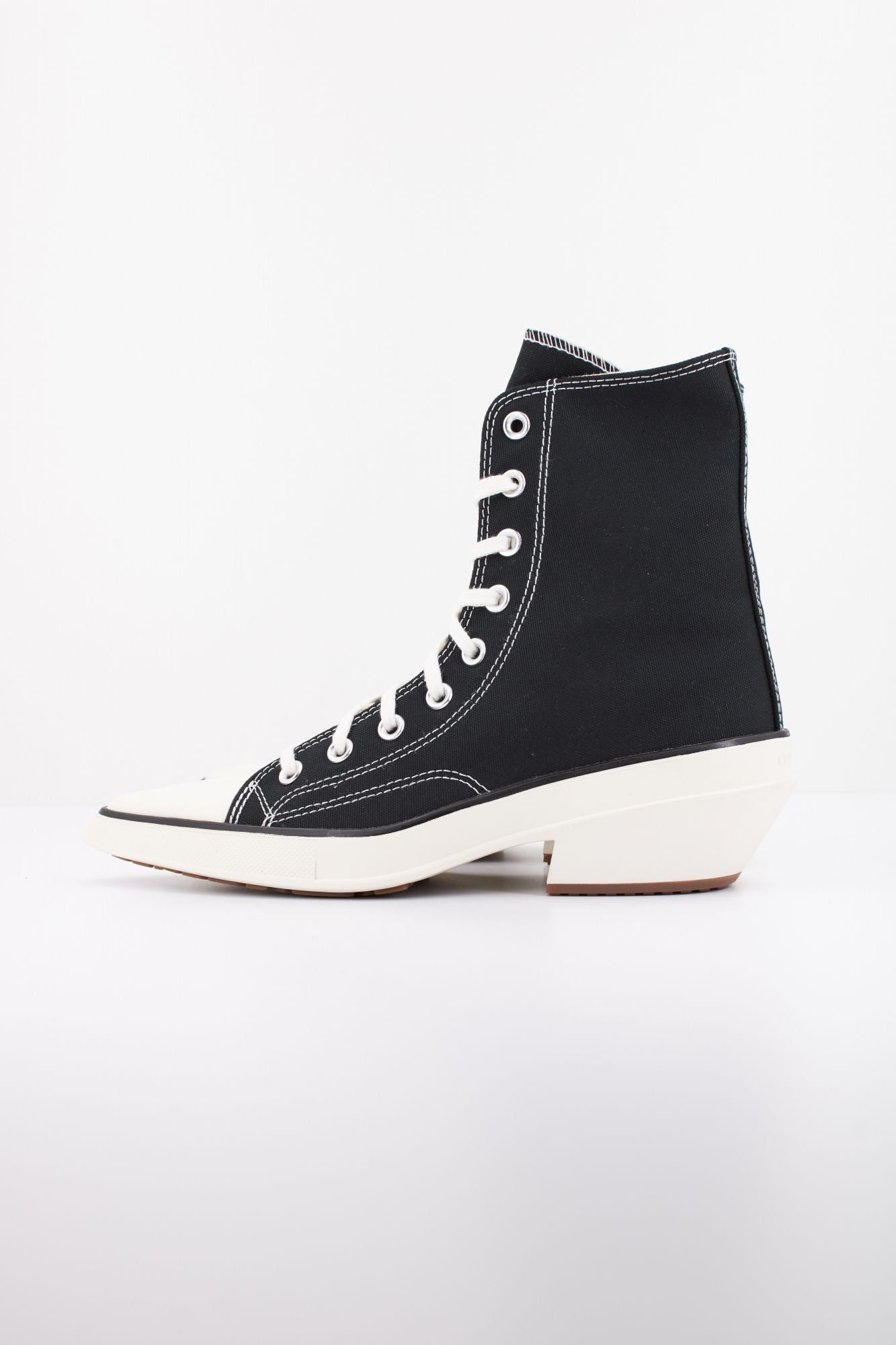 CONVERSE CHUCK 70 DE LUXE POINTED HI en color NEGRO (1)