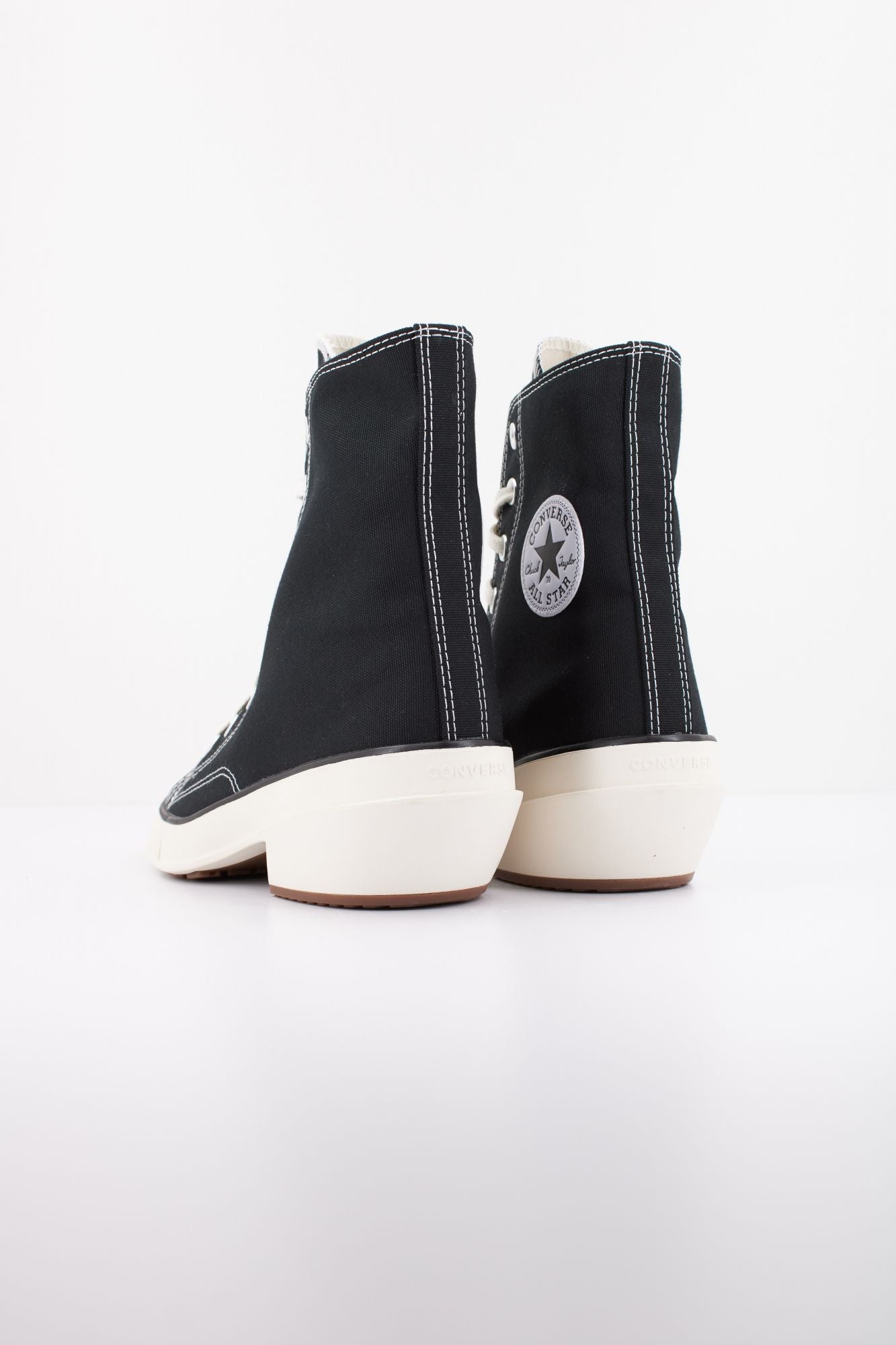 CONVERSE CHUCK 70 DE LUXE POINTED HI en color NEGRO (3)
