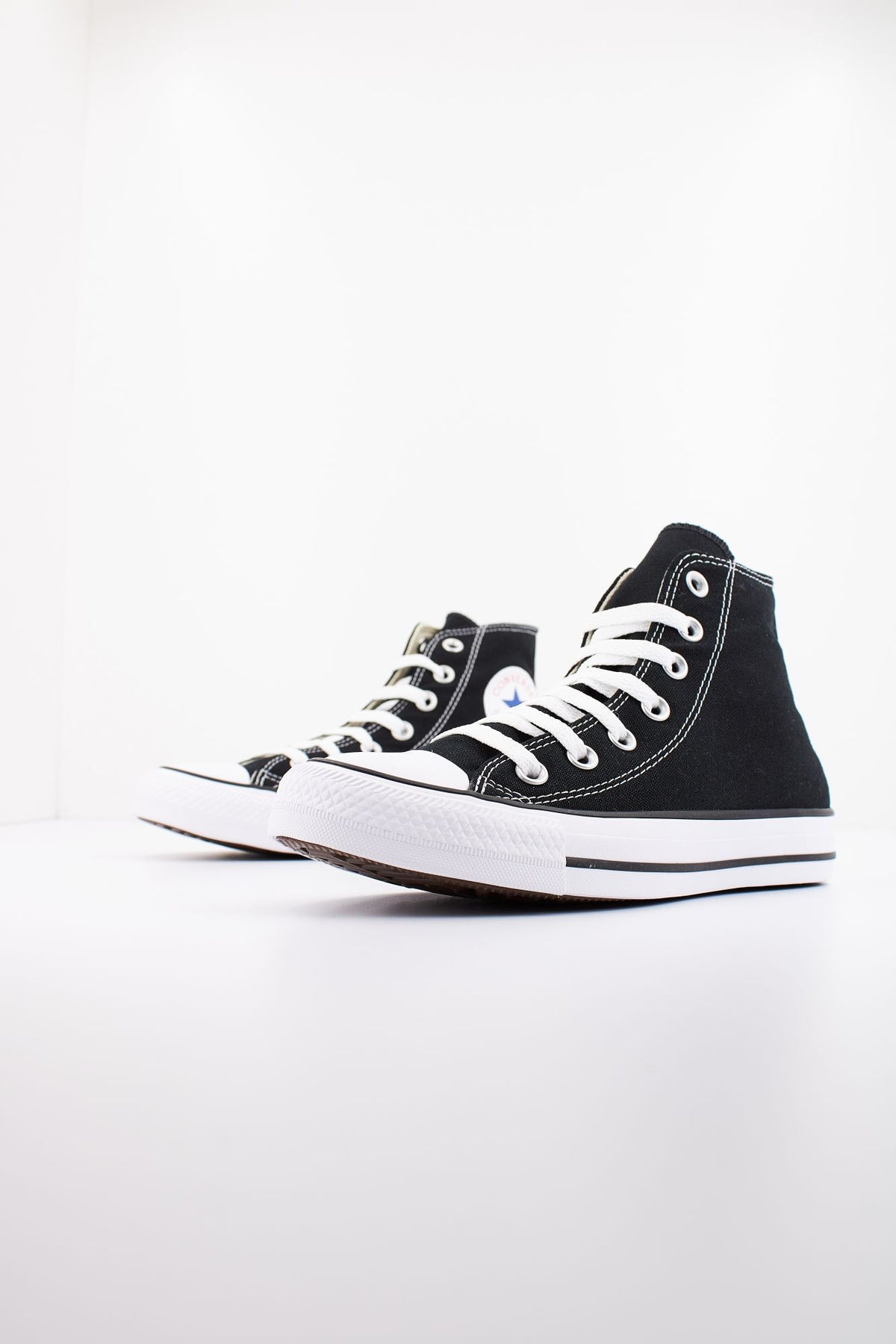 CONVERSE CHUCK TAYLOR ALL STAR HI M9160C en color NEGRO (2)