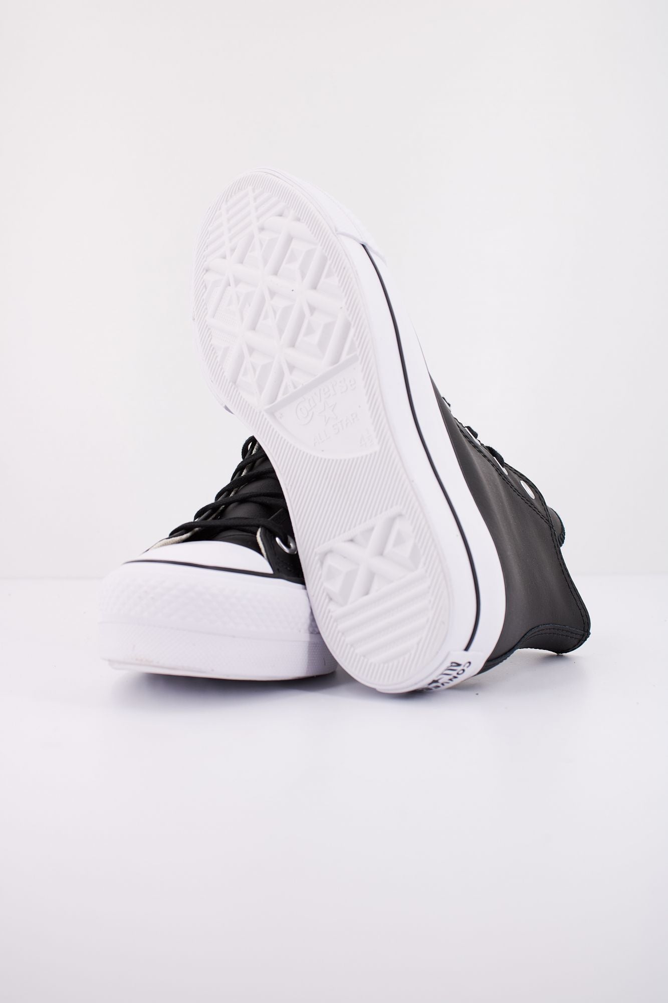 CONVERSE CHUCK TAYLOR ALL STAR PLATFORM LEATHER en color NEGRO (5)