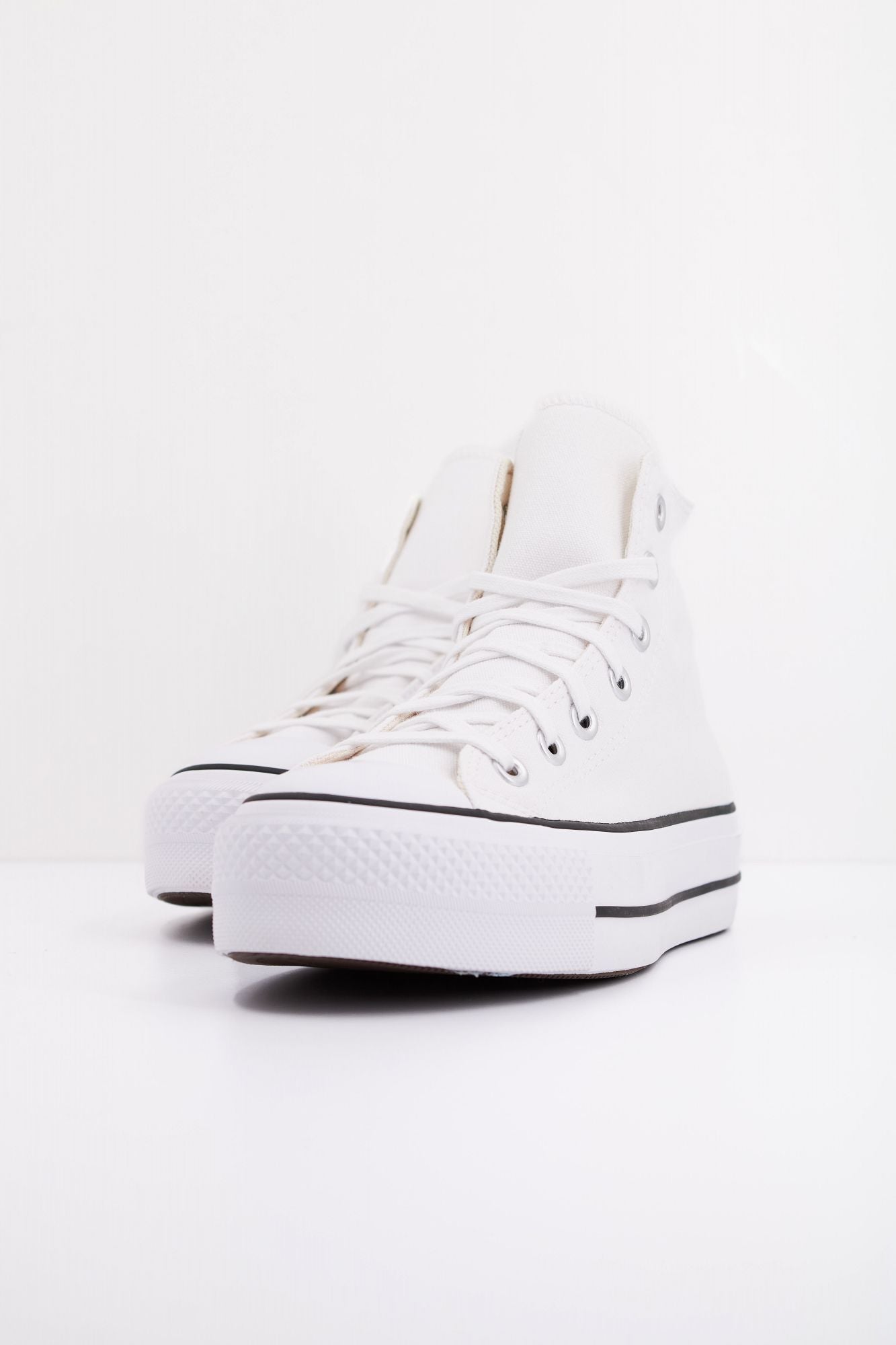 CONVERSE CHUCK TAYLOR ALL STAR LIFT 560846C en color BLANCO (2)