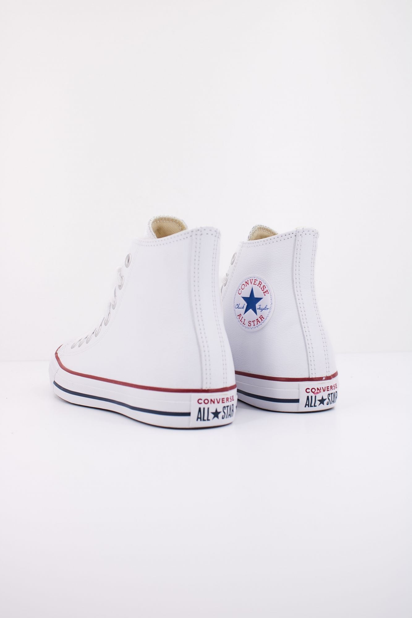 CONVERSE CHUCK TAYLOR LEATHER en color BLANCO (4)