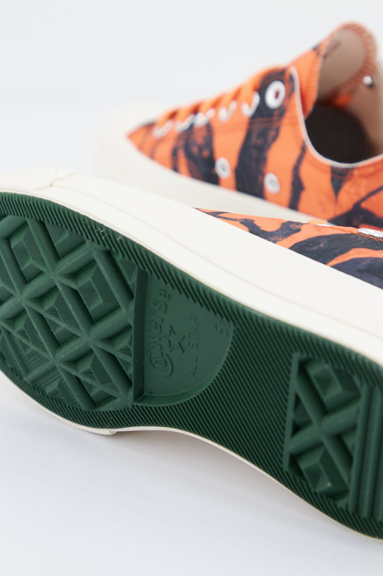 CONVERSE CHUCK 70 OX en color NARANJA (4)