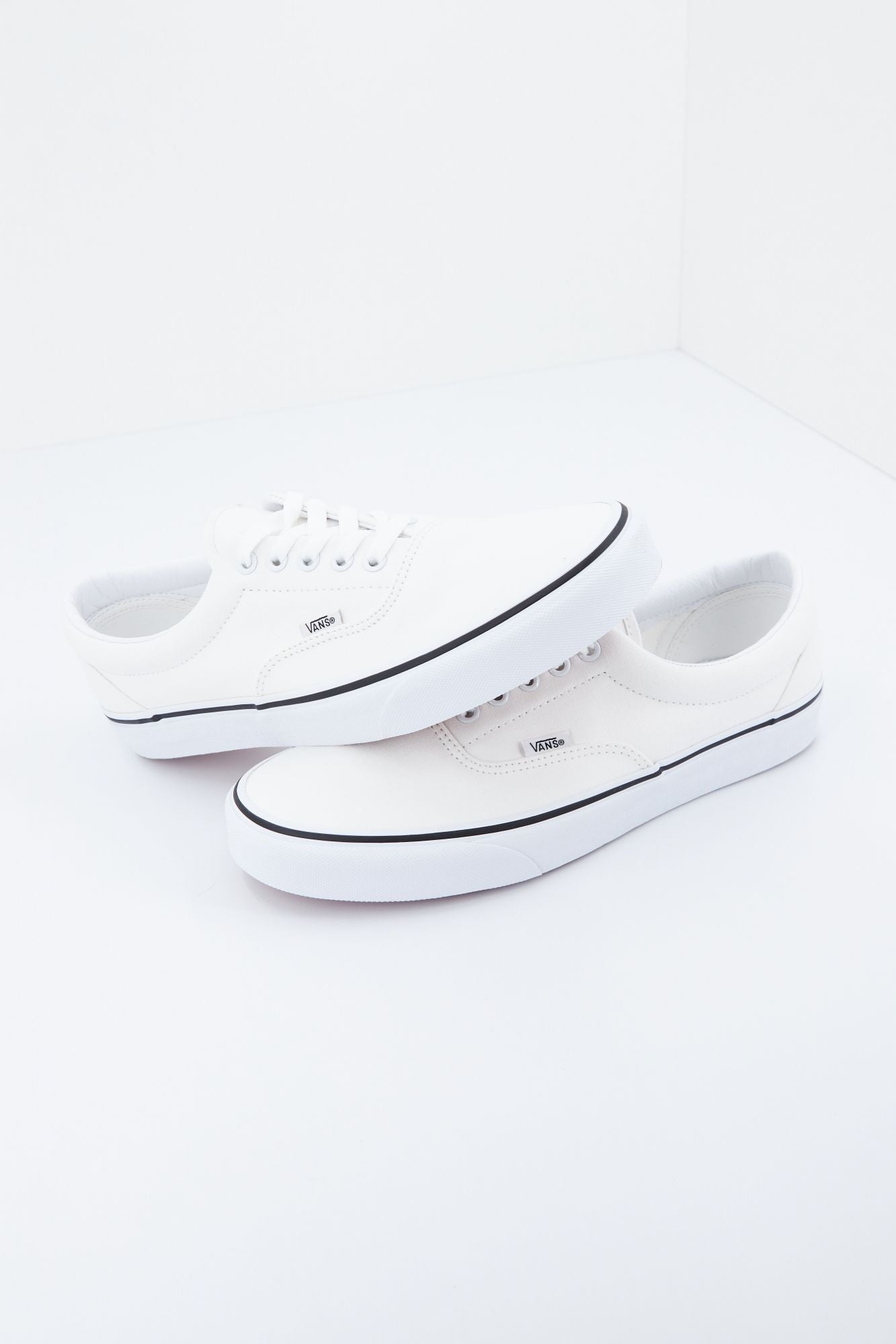VANS UA ERA en color BLANCO (4)