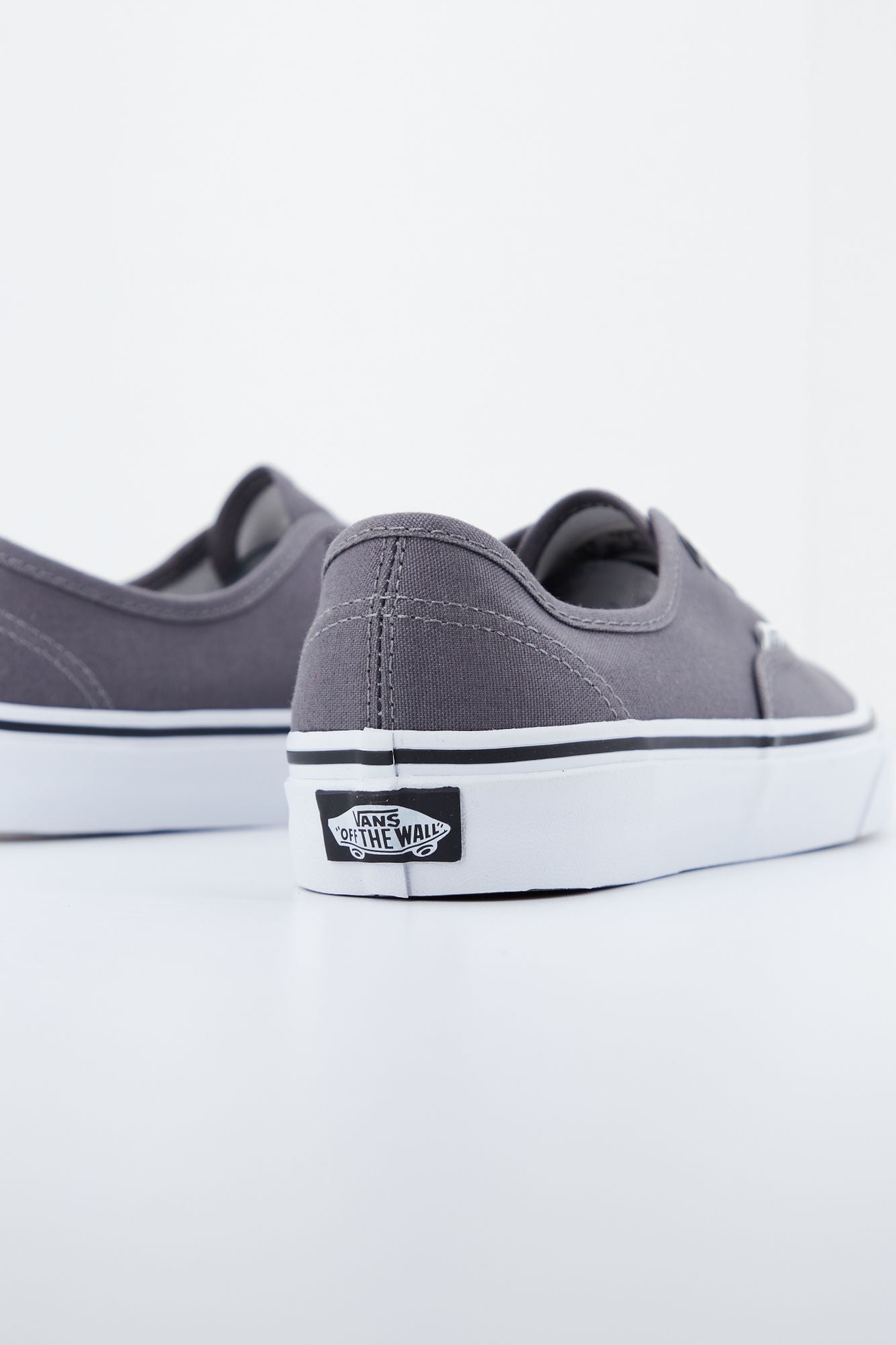 VANS UA AUTHENTIC en color GRIS (4)