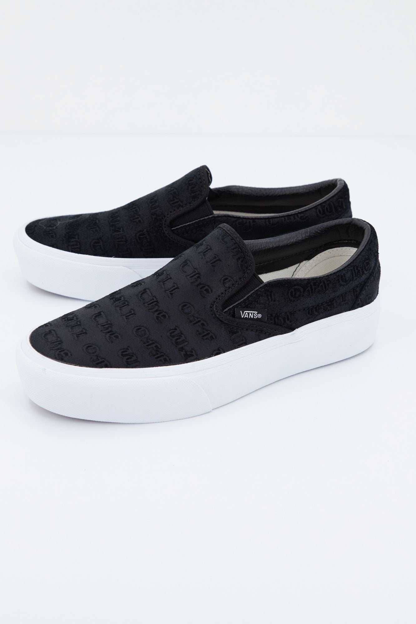 VANS UA CLASSIC SLIP-ON PLATF en color NEGRO (1)