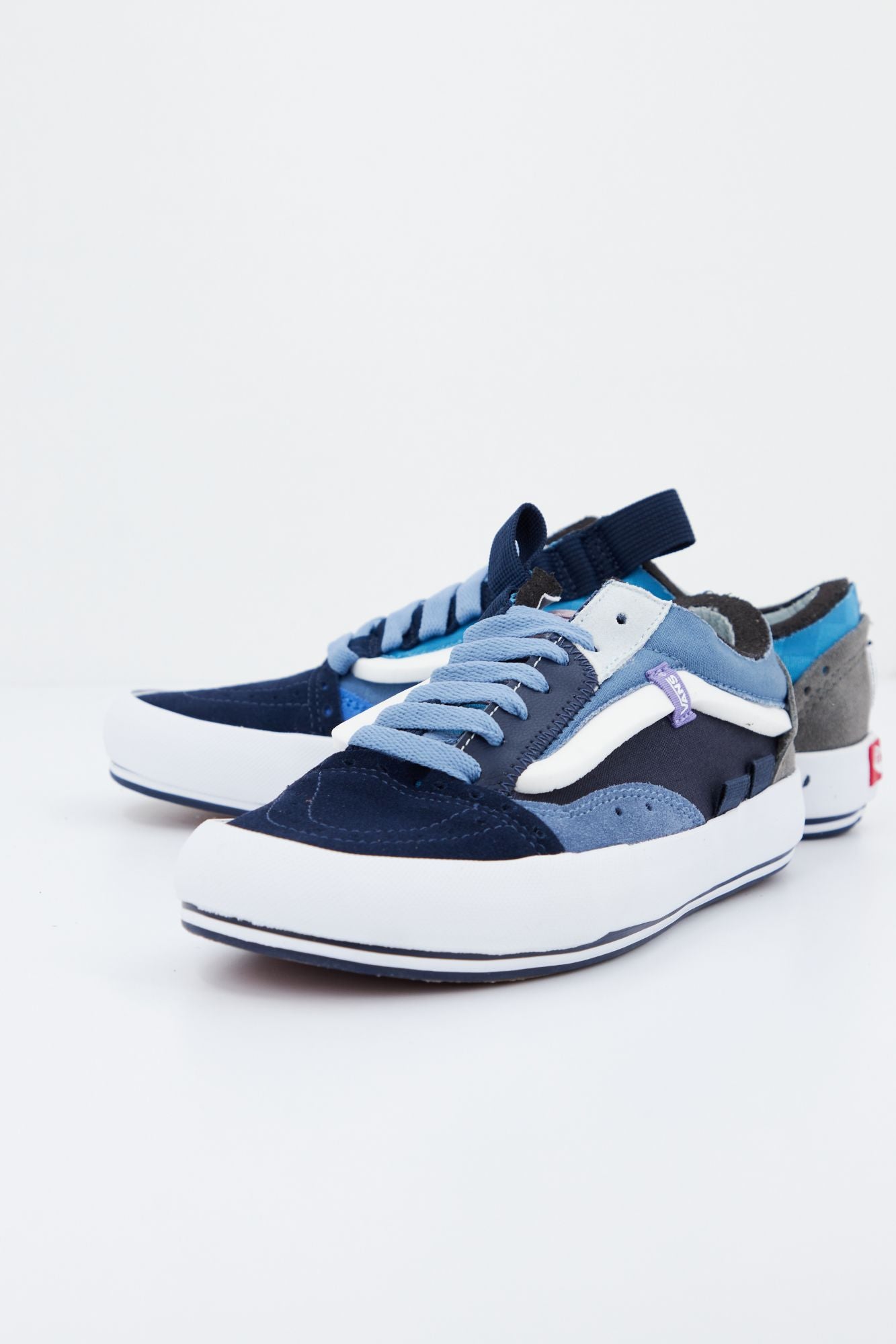 VANS UA OLD SKOOL en color AZUL (1)