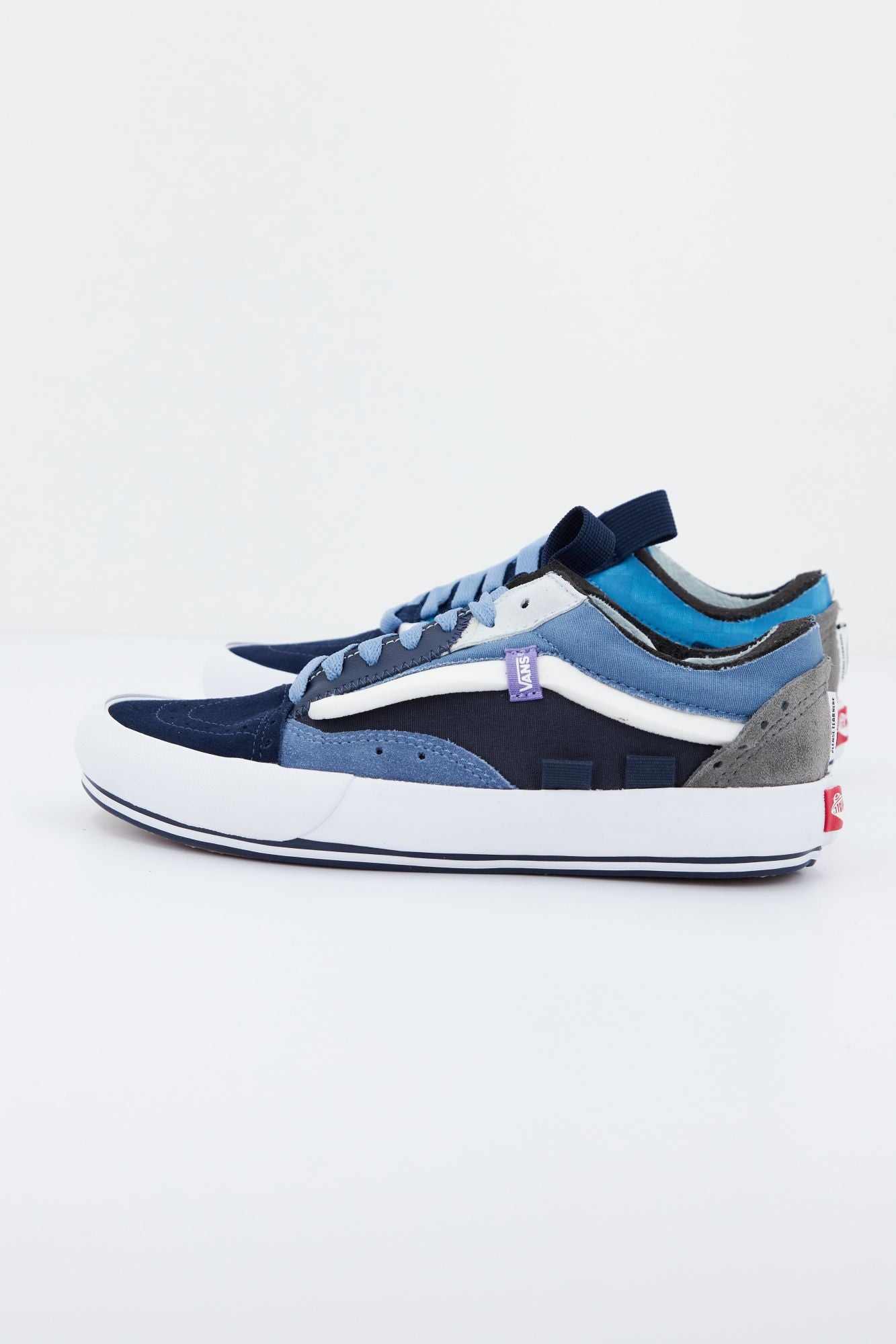 VANS UA OLD SKOOL en color AZUL (2)