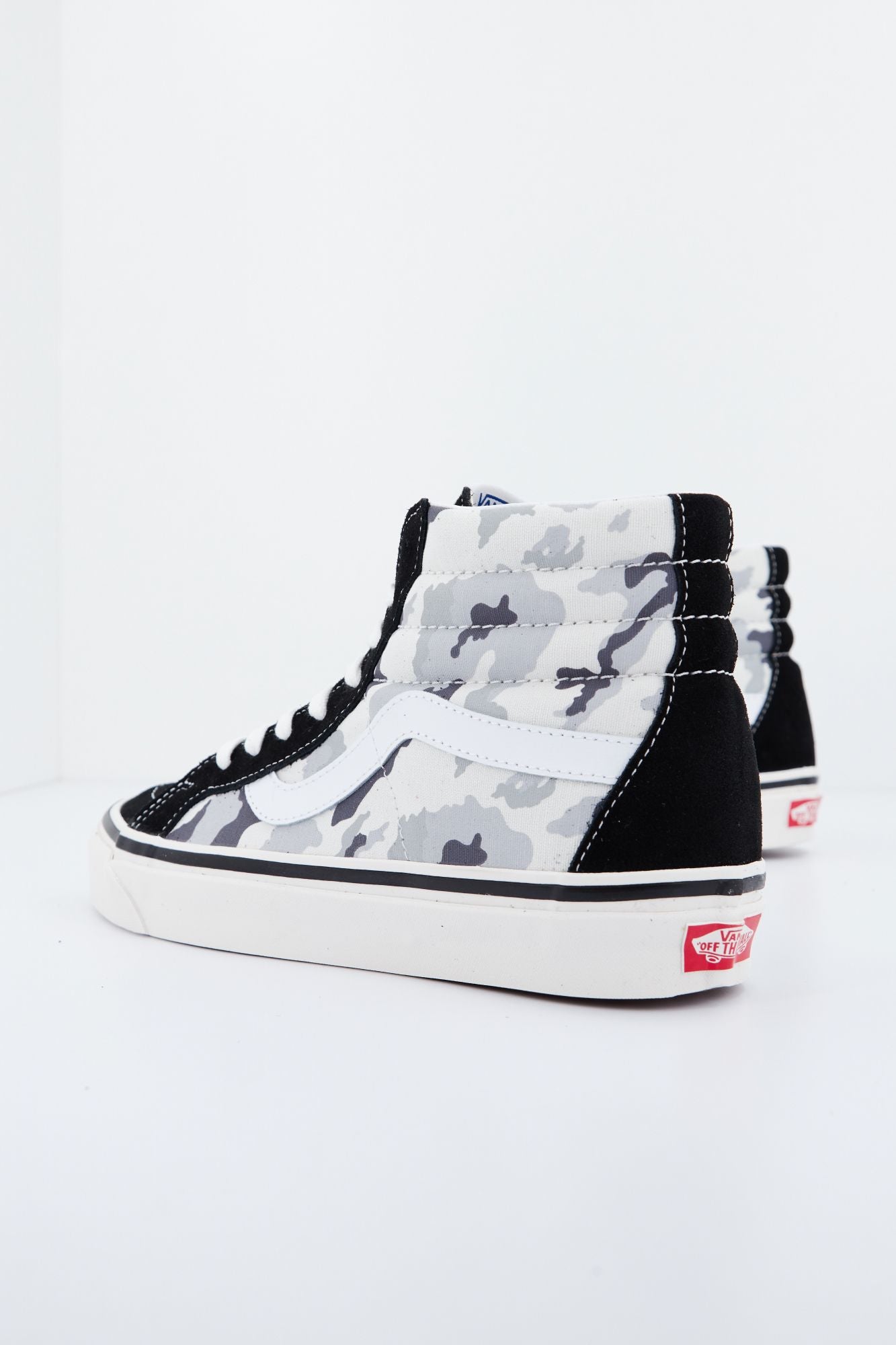 VANS UA SK8-HI 38 DX en color NEGRO (3)