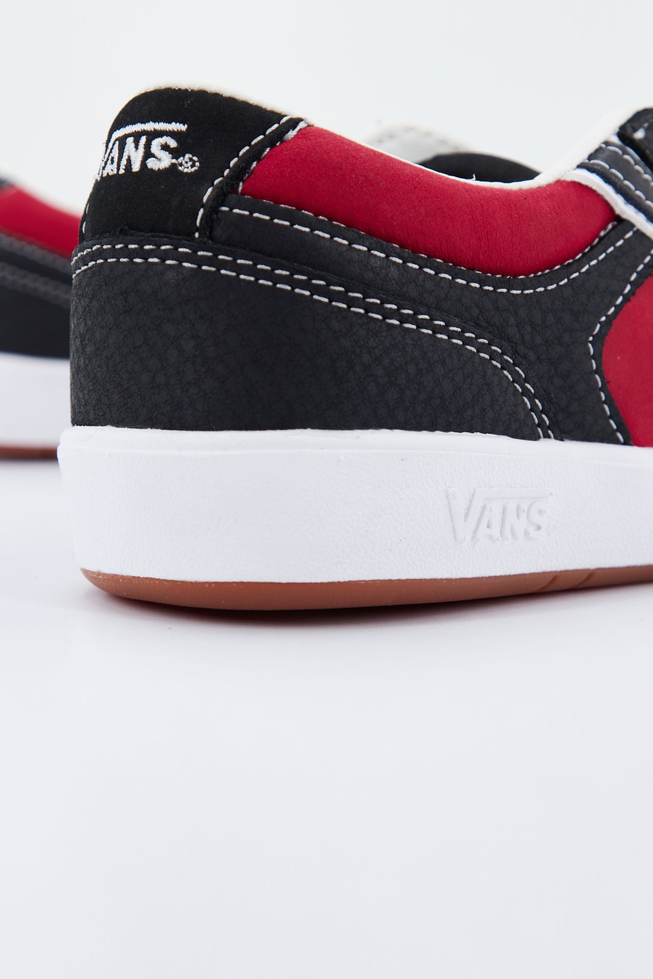 VANS UA LOWLAND CC en color NEGRO (4)