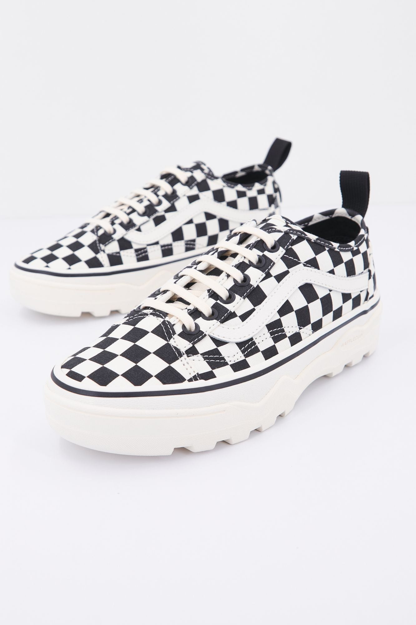 VANS UA SENTRY OLD SKOOL WC en color BEIS (1)