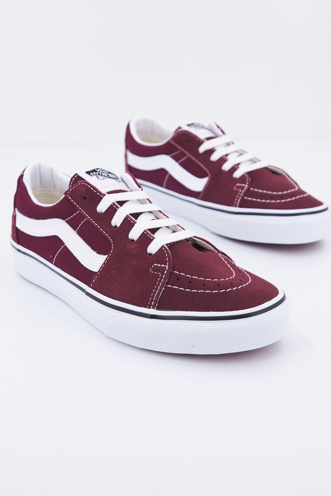 VANS UA SK8-LOW en color BURDEOS (2)