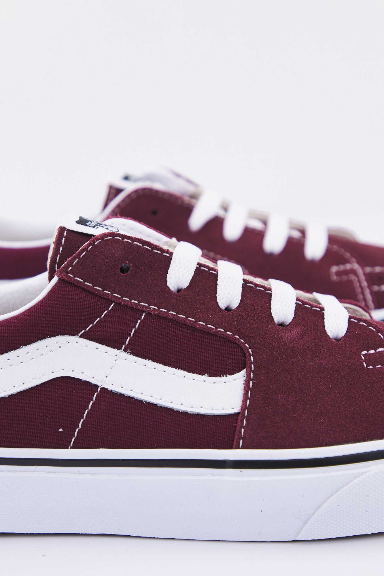 VANS UA SK8-LOW en color BURDEOS (4)