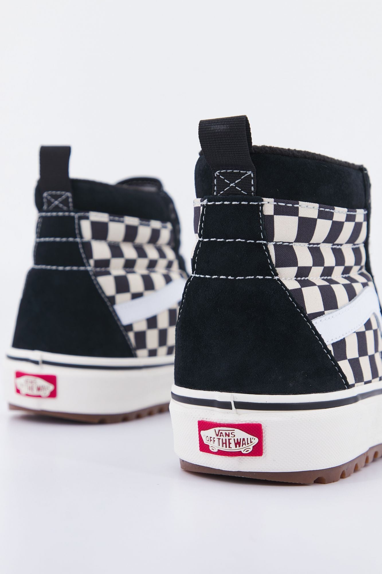 VANS UA SK8-Hi MTE-1 en color NEGRO (3)