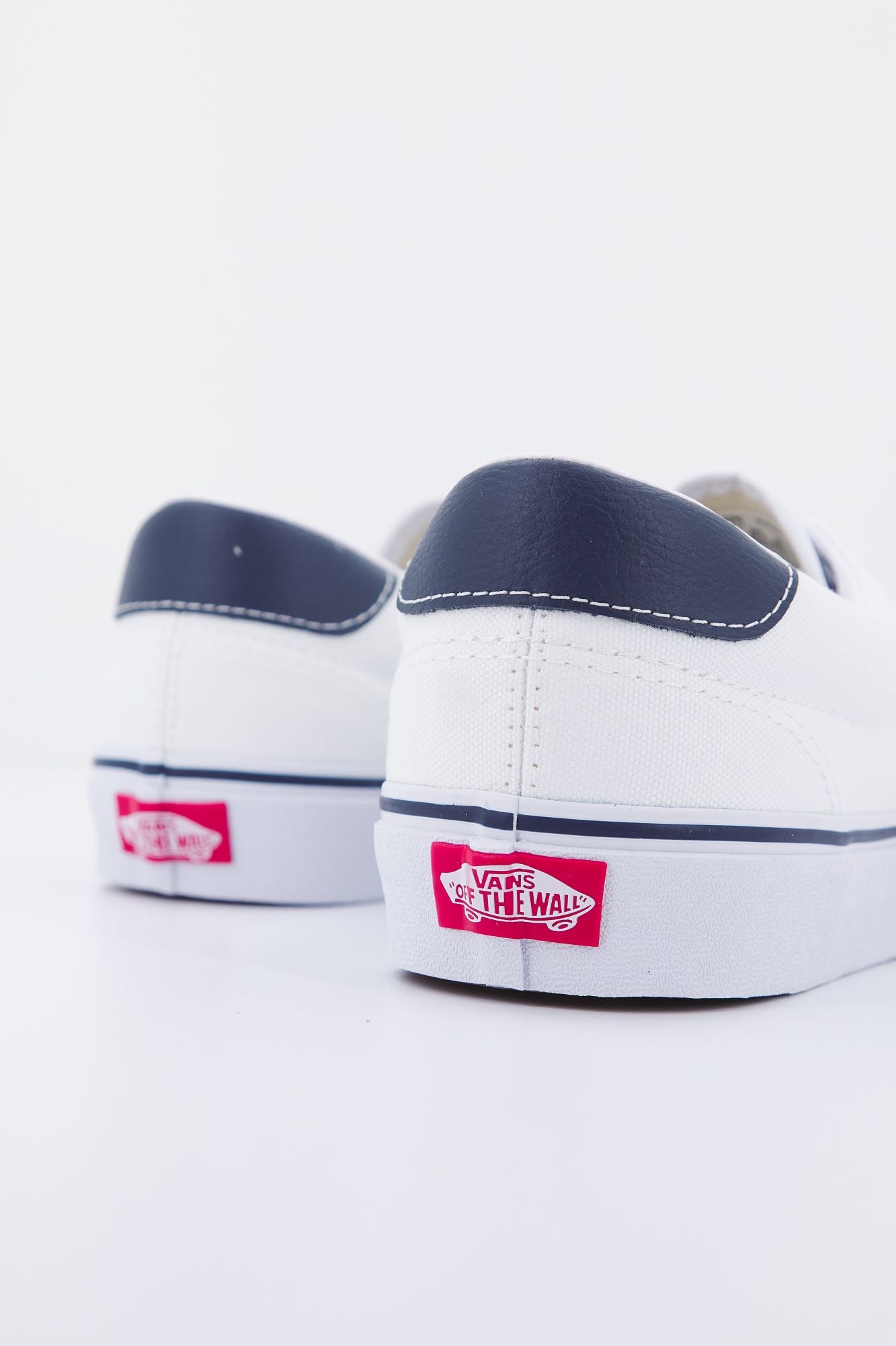 VANS UA ERA 59 en color BLANCO (3)