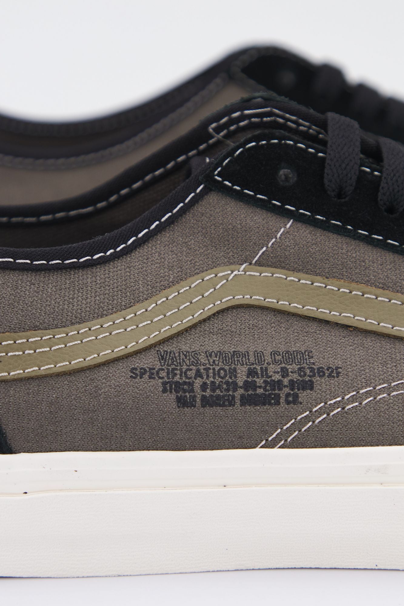 VANS UA OLD SKOOL TAPERED en color VERDE (4)