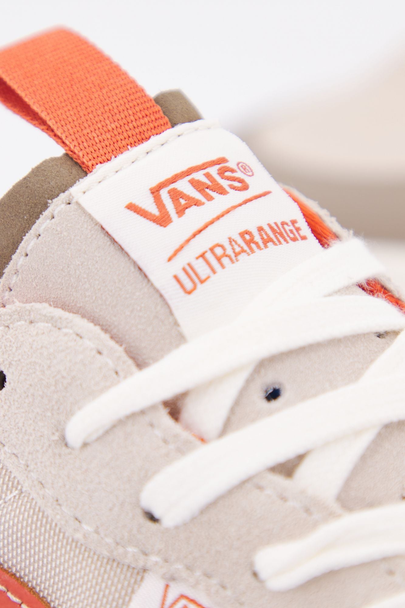 VANS ULTRARANGE EXO SE en color BEIS (4)
