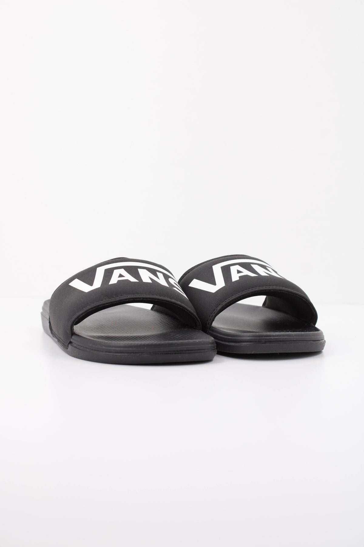 VANS LA COSTA SLIDE-ON en color NEGRO (2)