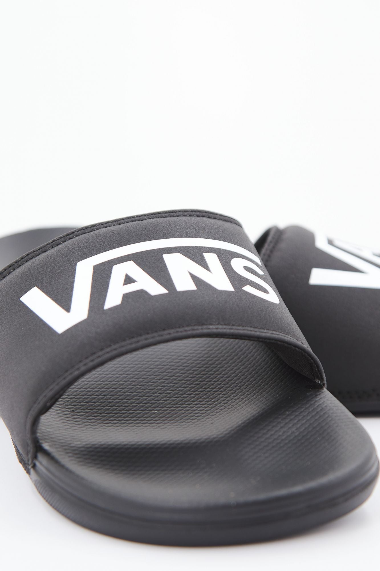 VANS LA COSTA SLIDE-ON en color NEGRO (4)
