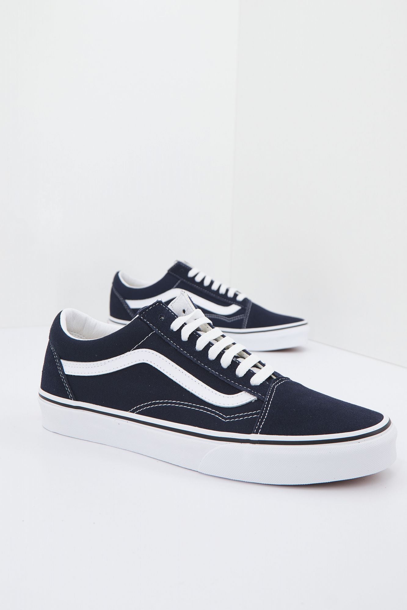 VANS UA OLD SKOOL en color AZUL (1)