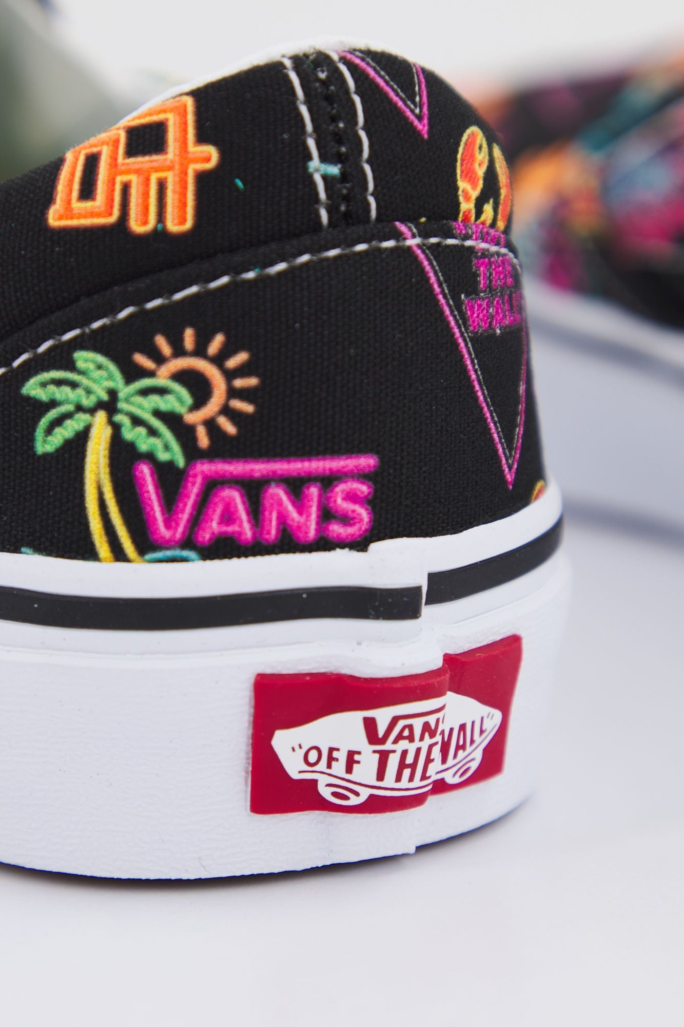 VANS UA CLASSIC SLIP-ON en color NEGRO (4)