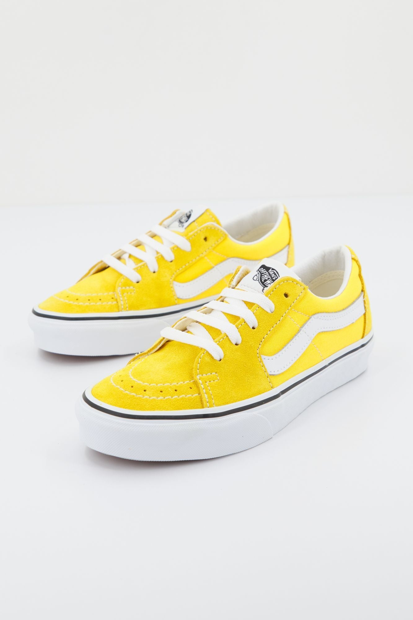 VANS UA SK8-LOW en color AMARILLO (2)