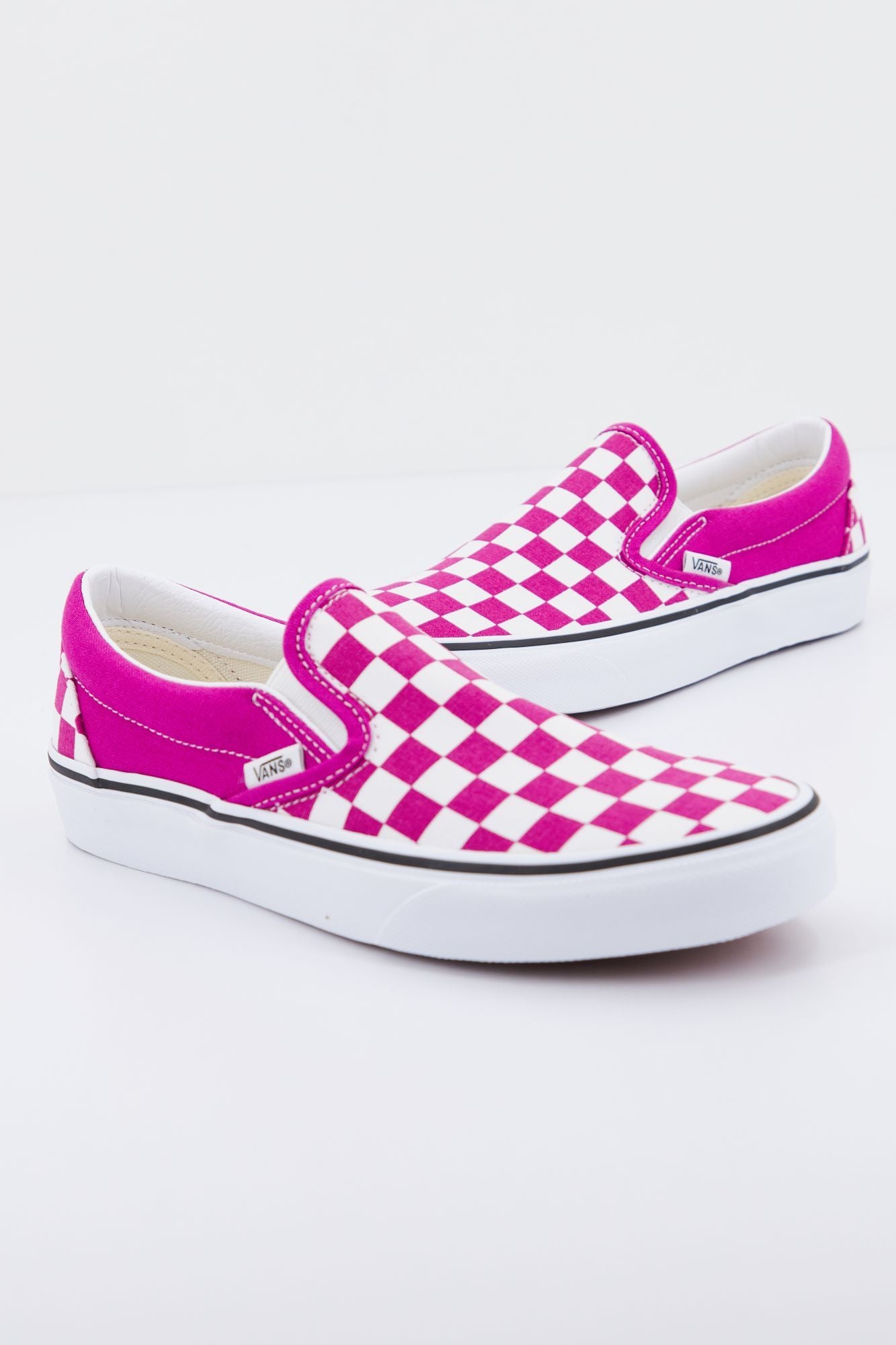 VANS UA CLASSIC SLIP-ON en color VIOLETA (1)