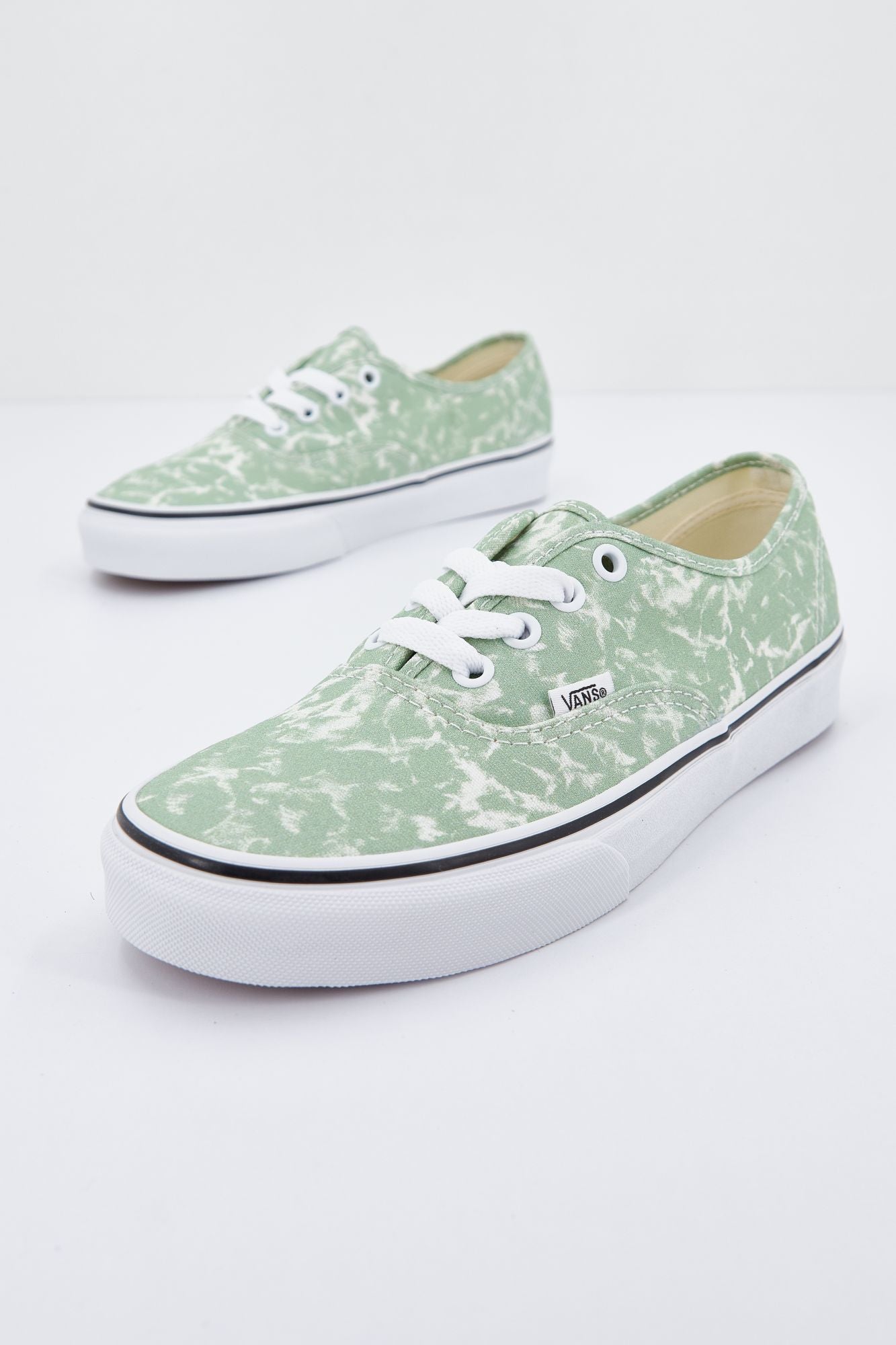 VANS UA AUTHENTIC en color VERDE (2)