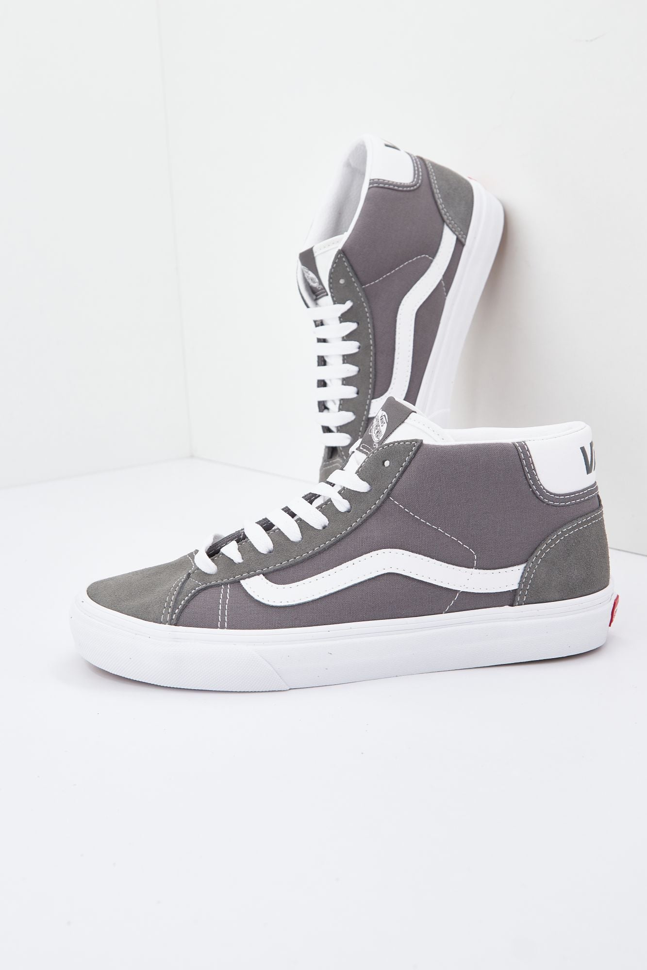 VANS VN0A3TKF1951 en color GRIS (3)