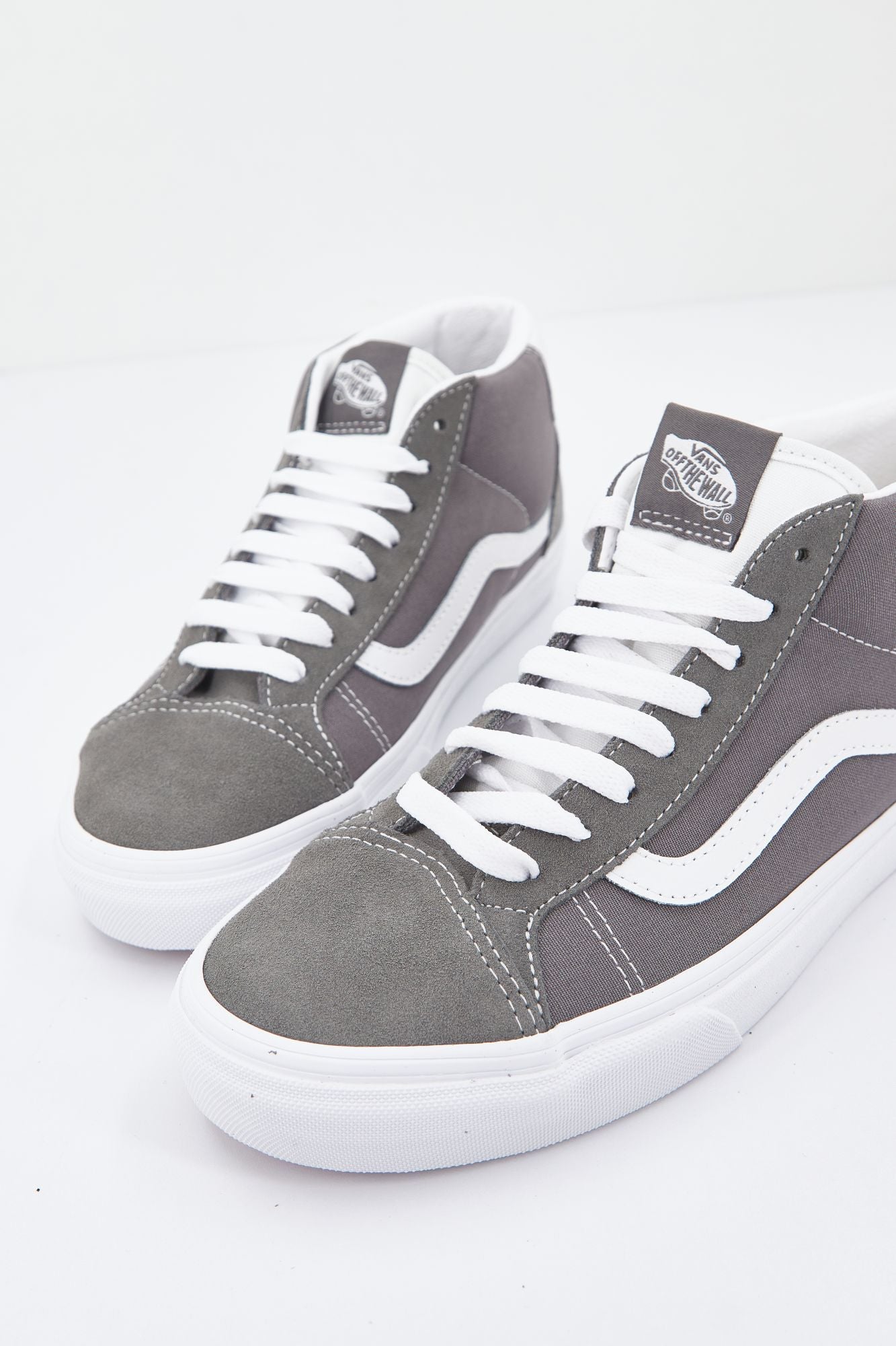 VANS VN0A3TKF1951 en color GRIS (4)
